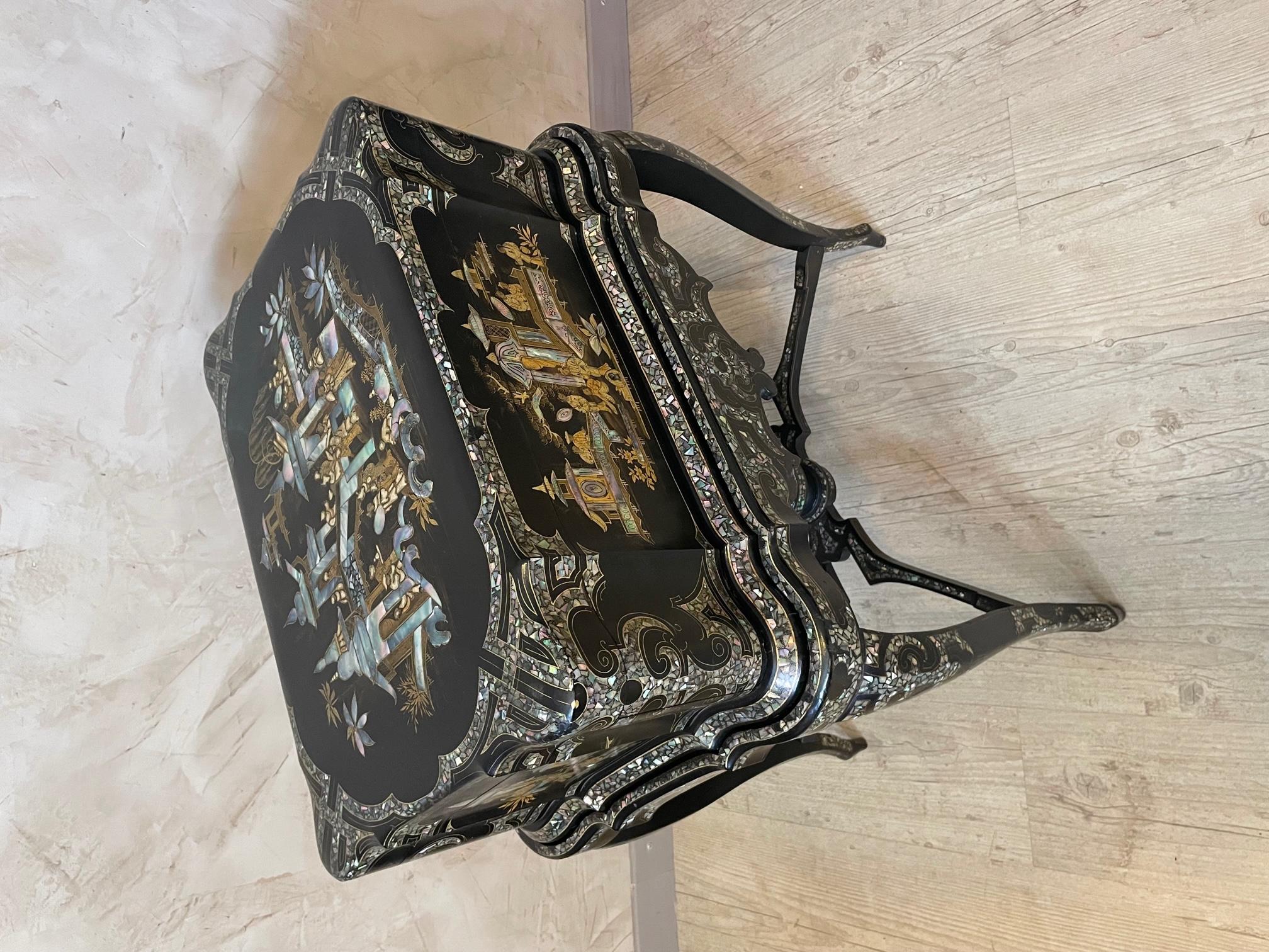 Napoleon III Blackened Wood and Mother-of-pearl Jewelry Table/Boxe In Good Condition In LEGNY, FR