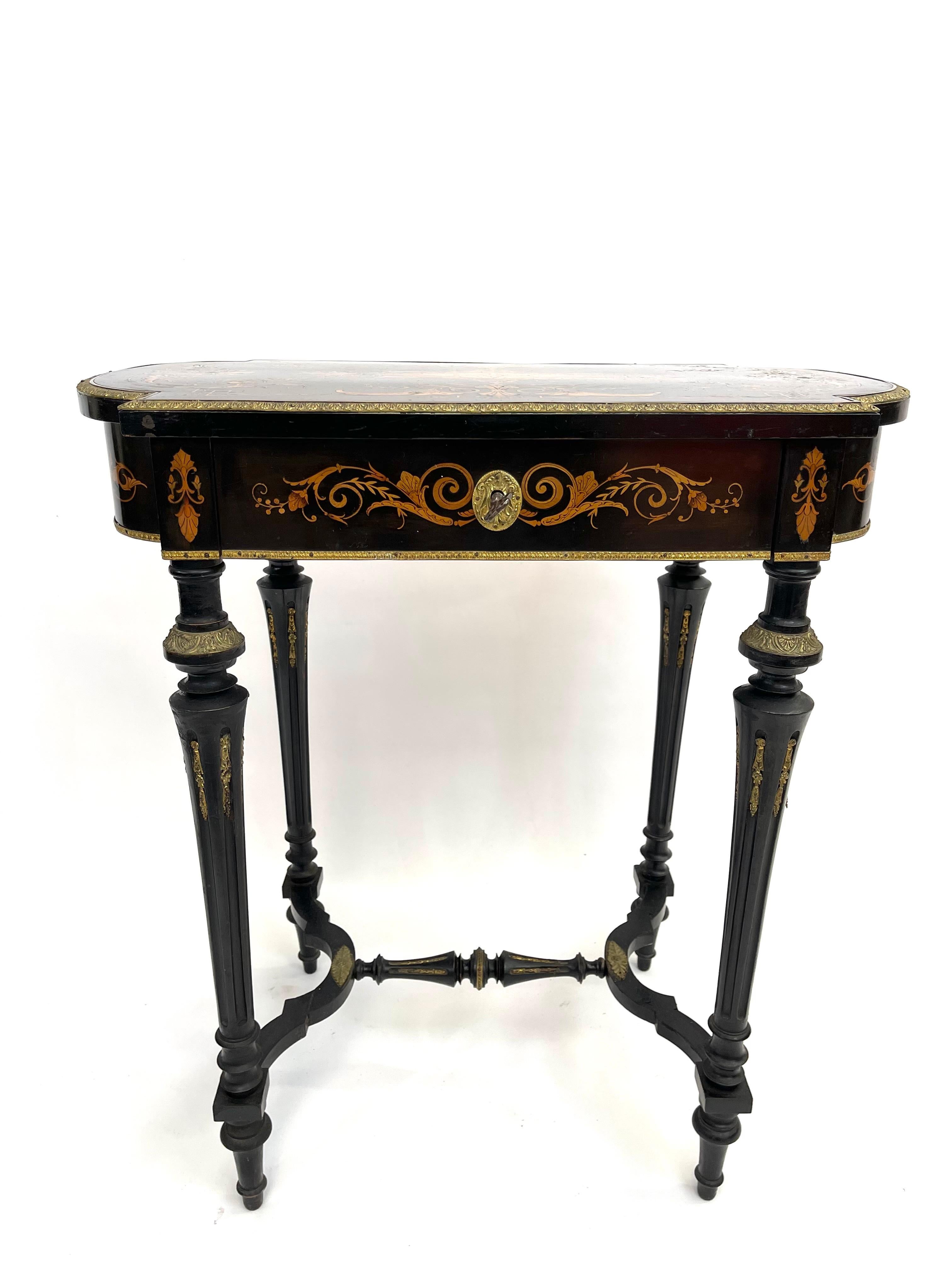 Napoleon III Blackened Wood Side Table with Intricate Marquetry Design 19th In Excellent Condition For Sale In LA FERTÉ-SOUS-JOUARRE, FR