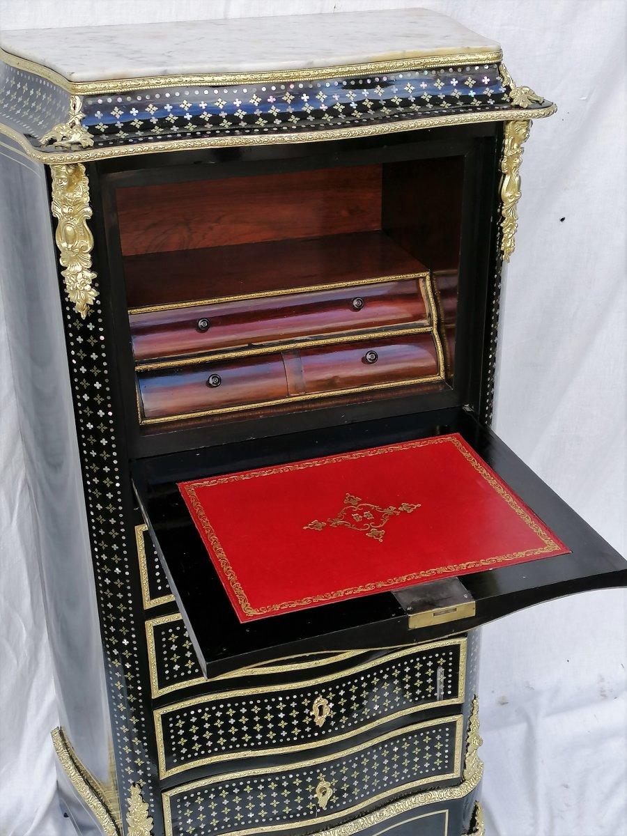 Napoleon III secretary, Boulle marquetry in the queen style inlaid with brass and mother of pearl stars, gilt bronze fittings, Carrara marble on top. Very beautiful theater in mahogany veneer highlighted with bronze. New leather from the house FEY