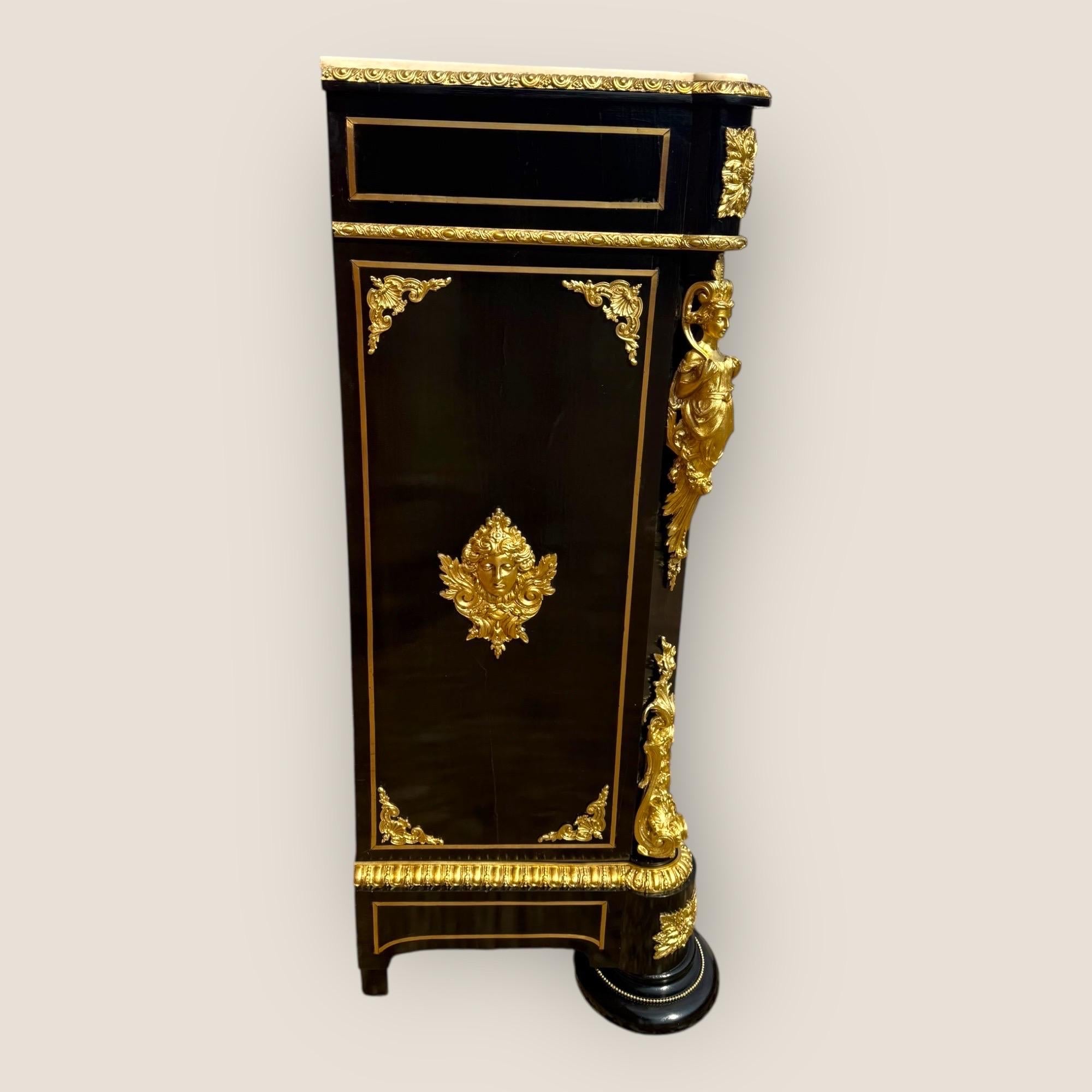 XIX secolo Gabinetto da molo Napoleone III in boulle e marmo in vendita