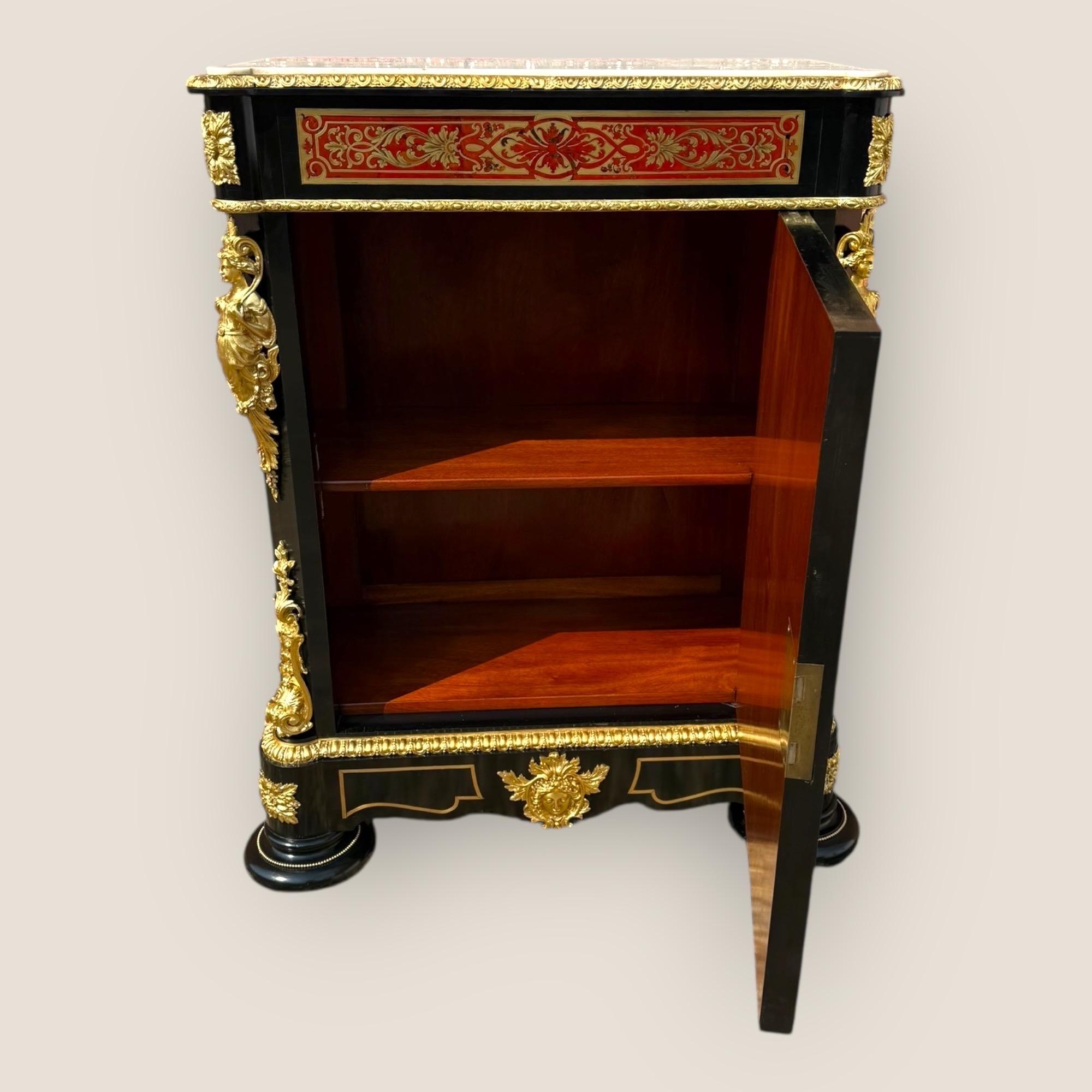 Ottone Gabinetto da molo Napoleone III in boulle e marmo in vendita