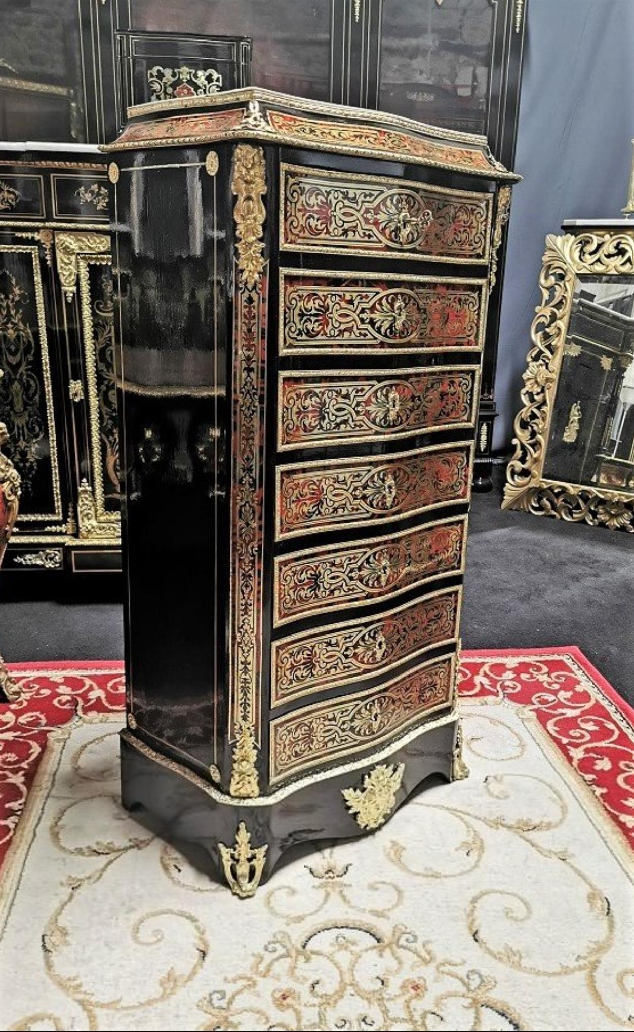 Stunning Napoleon III secretary in Boulle tortoiseshell marquetry and brass, patterned with interlacing, scrolls and foliage. Treated in false week-end, with 4 drawers and a flap simulating 3 drawers. Theater with 3 drawers, two small and one large.