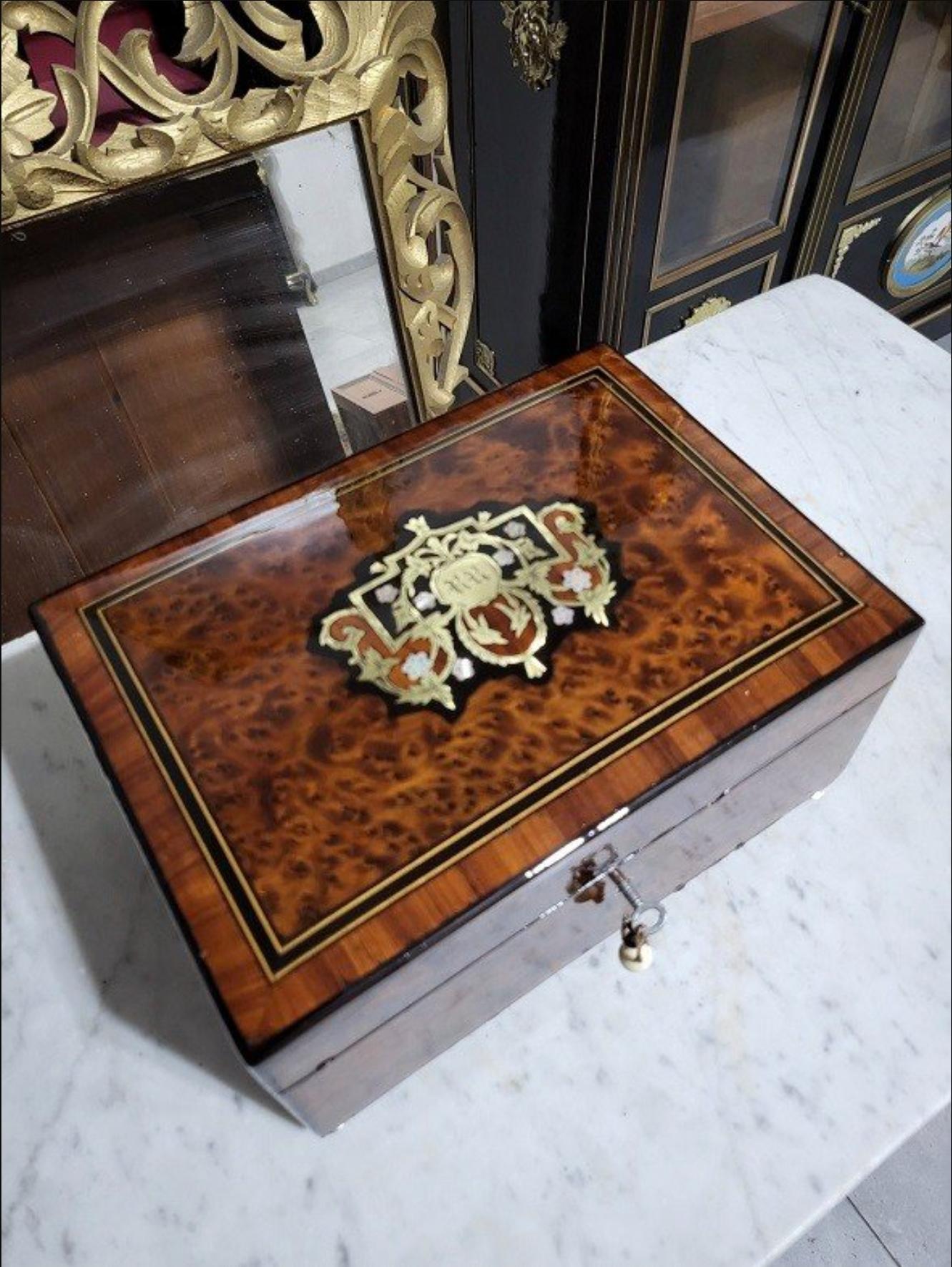 Beautiful sewing box, in Boulle Marquetry style in fruitwood and Brass.
Napoleon III style, France, circa 1875.
In a good general condition. Coffret à Couture with the Initials RR.
Red interior with its instruments for sewing. 4 Bronze feet, key