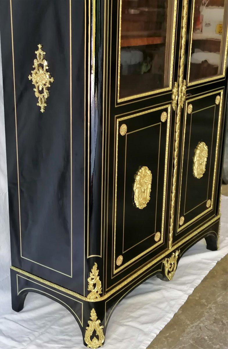 Beautiful Napoleon III 2 glass doors Vitrine in Boulle style marquetry in brass nets in all facades and white Carrara marble top. The inside part has 3 adjustable shelves and gorgeous ornamentation of gilt bronze with medallions on both doors