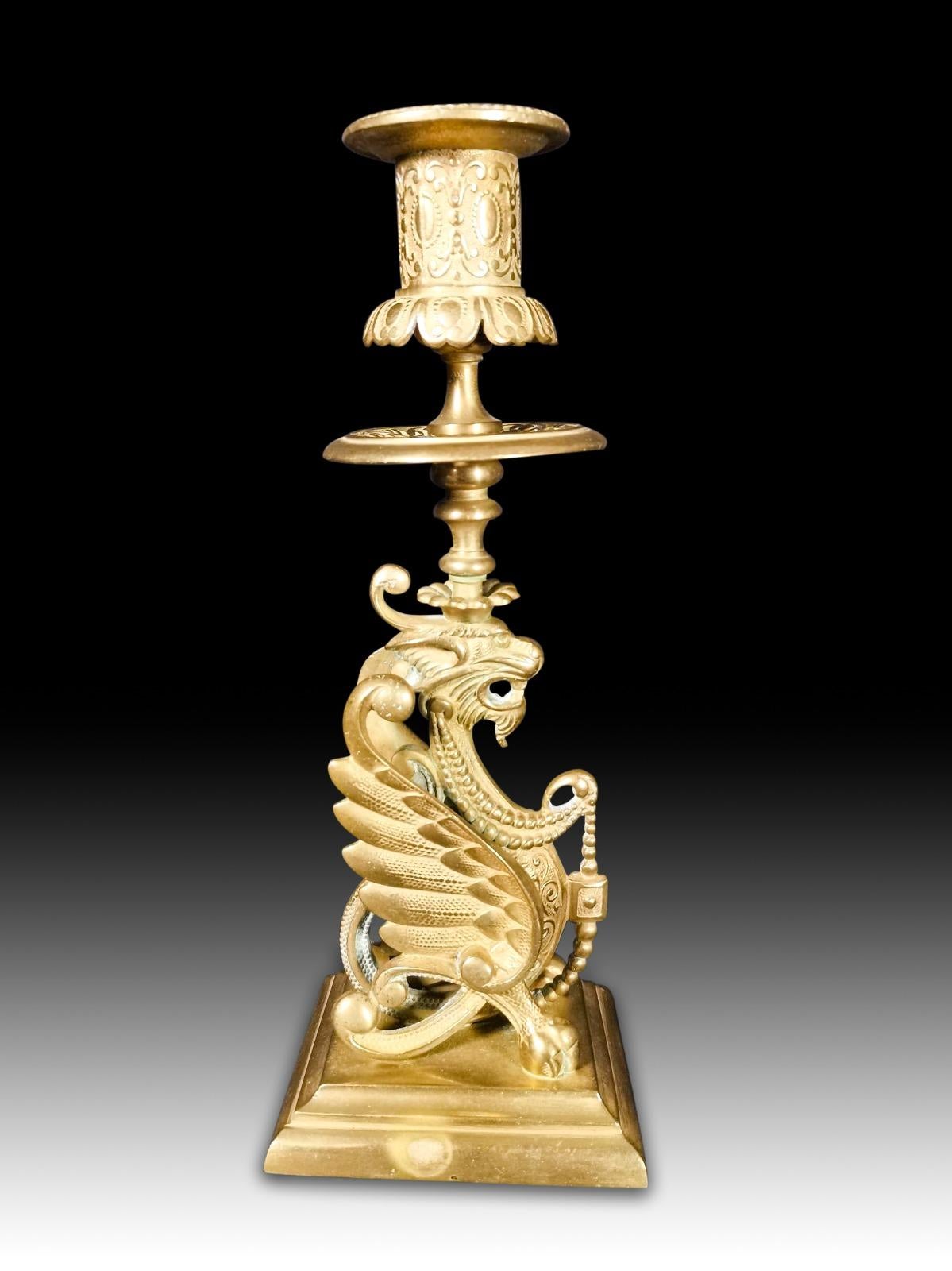 Candeliere in bronzo Napoleone III, altezza 25 cm.
Ottime condizioni.