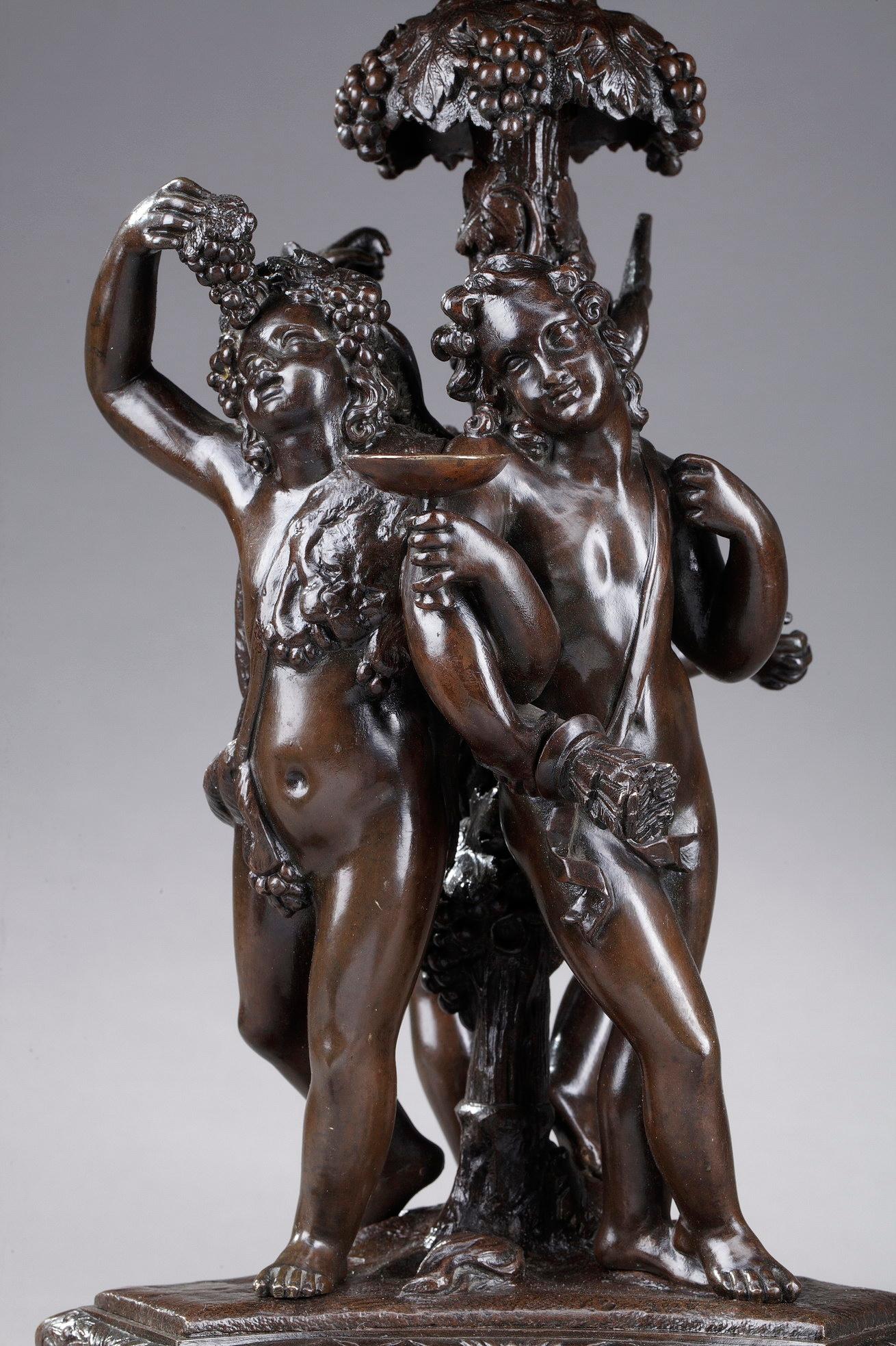 Obstschale aus Bronze mit mythologischer Dekoration aus der Zeit Napoleons III. im Zustand „Gut“ im Angebot in Paris, FR