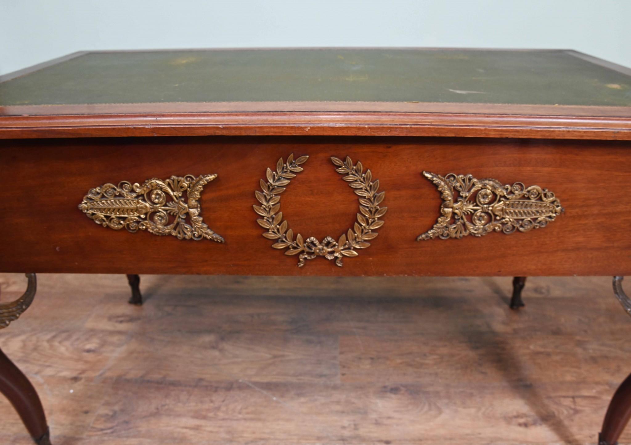 Napoleon III.-Büroplatten-Schreibtisch aus Mahagoni, 1890 im Zustand „Gut“ im Angebot in Potters Bar, GB