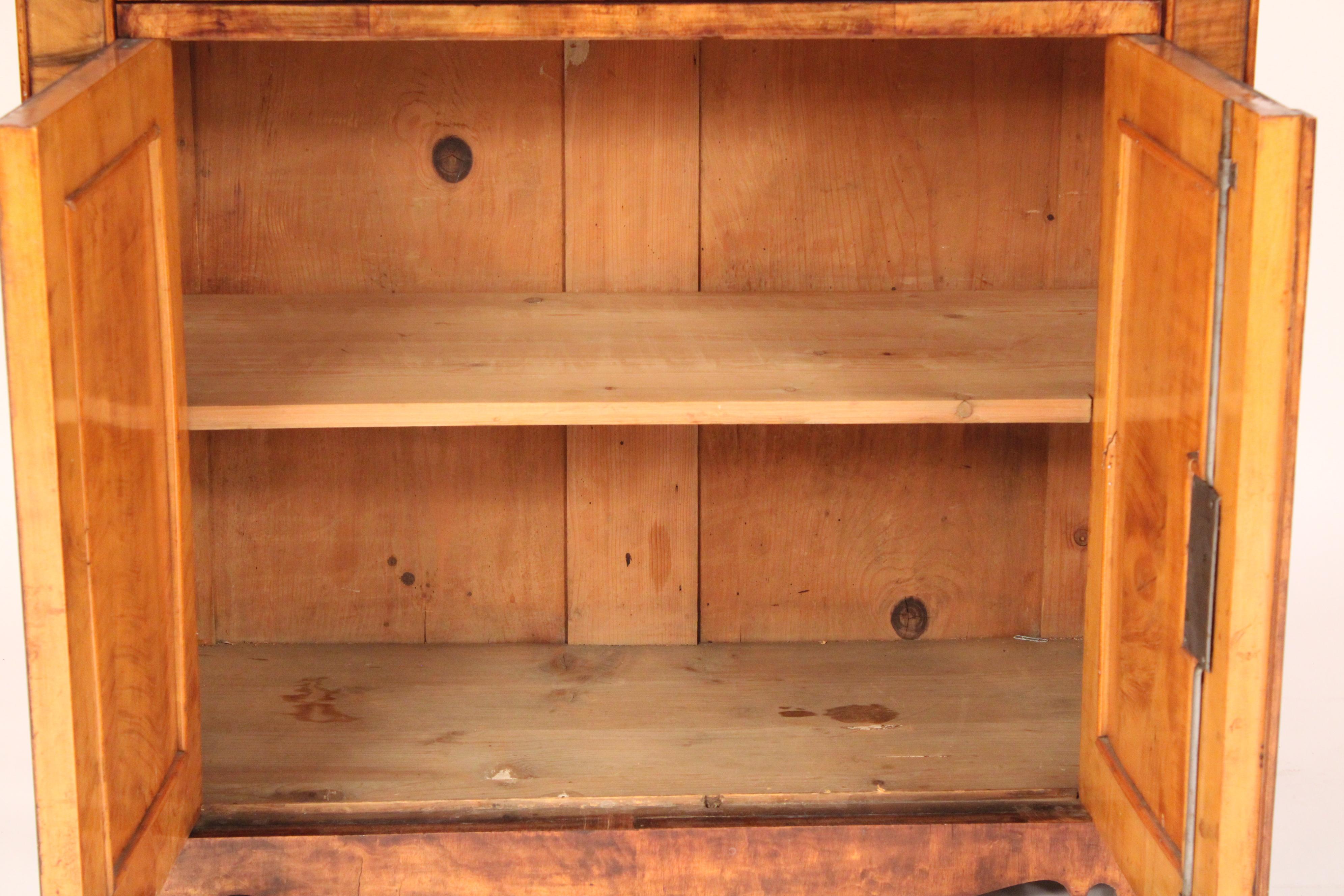 Napoleon III Burl Walnut Two Door Cabinet in vendita 3