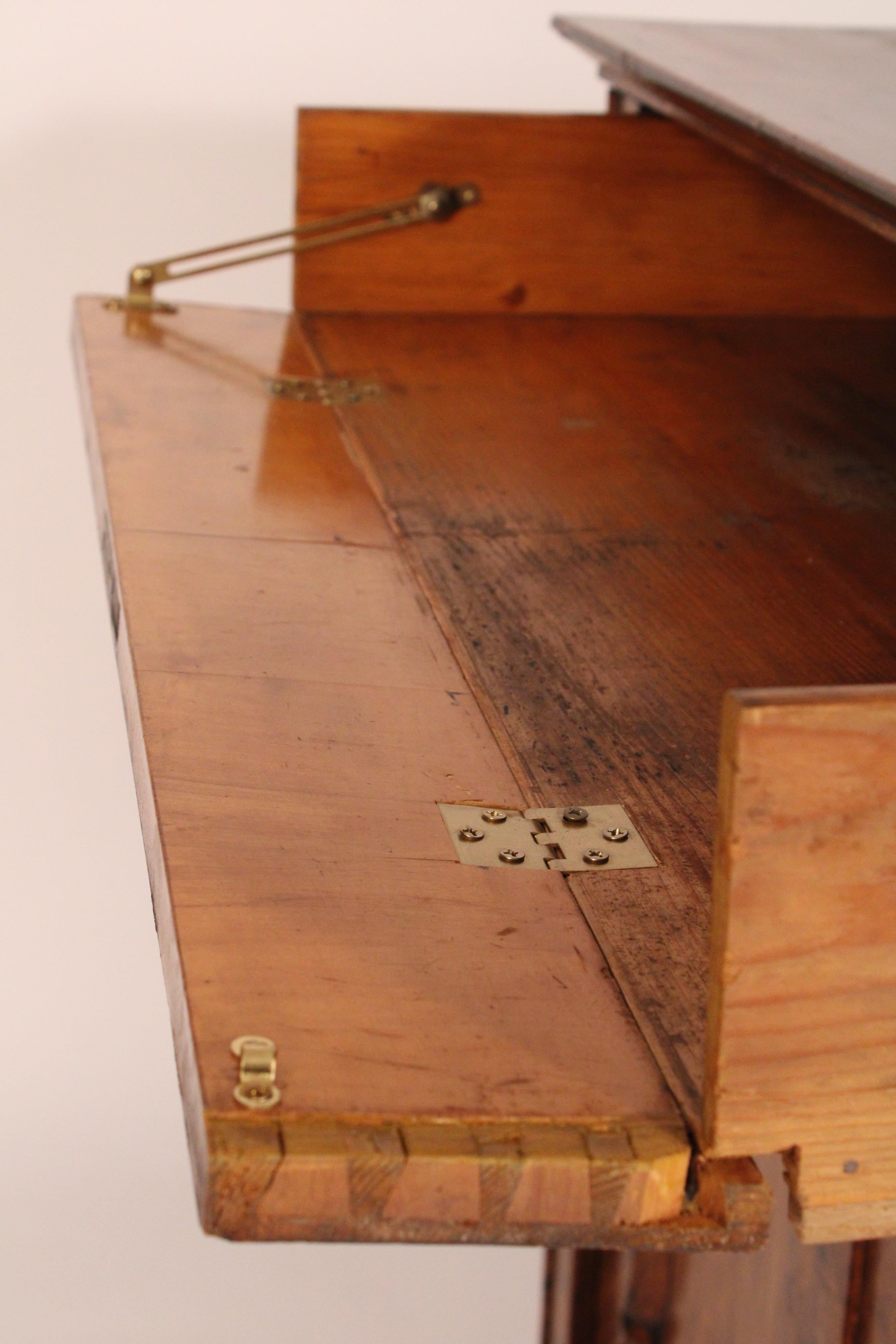 Napoleon III Burl Walnut Two Door Cabinet in vendita 5
