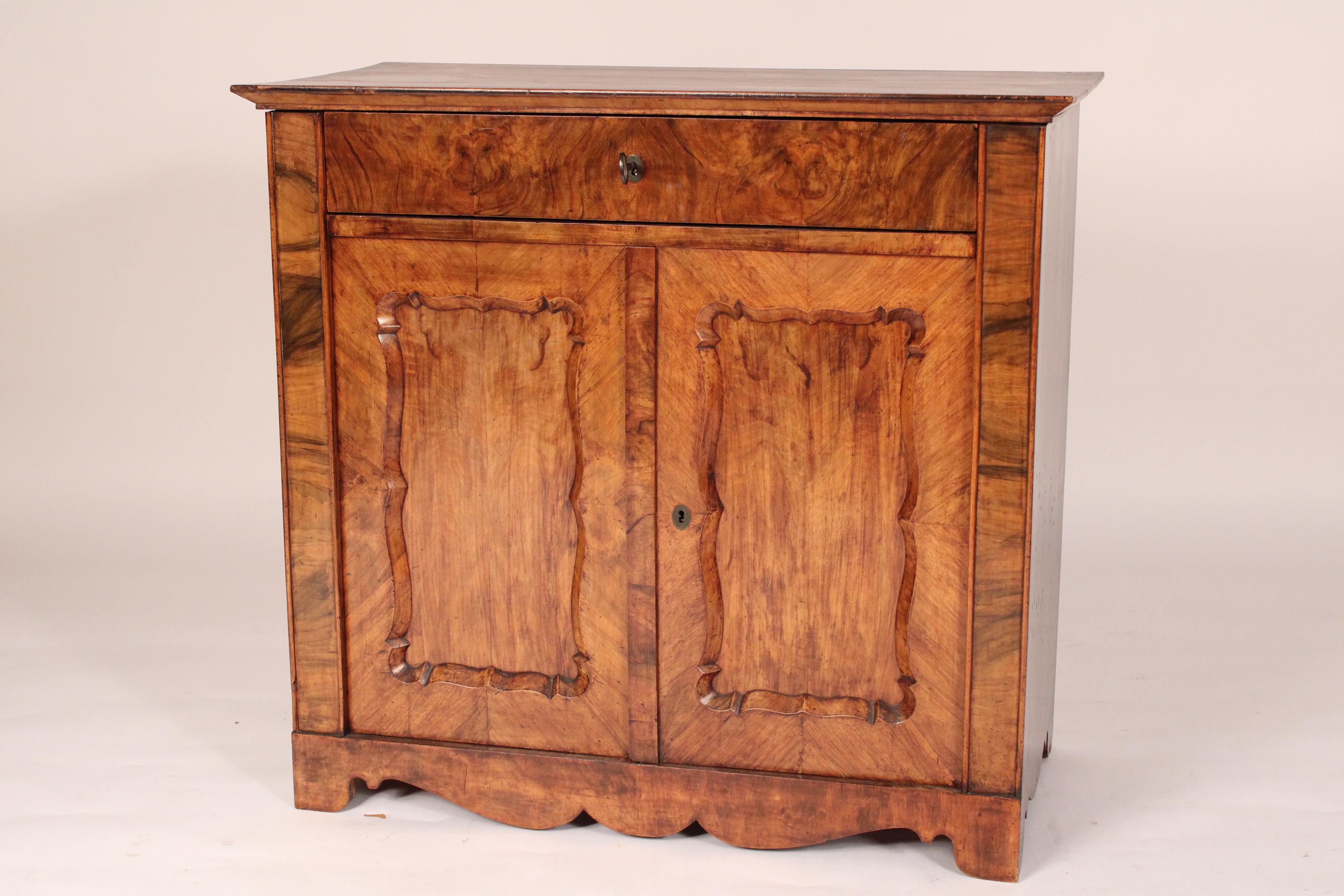 Napoleone III Napoleon III Burl Walnut Two Door Cabinet in vendita