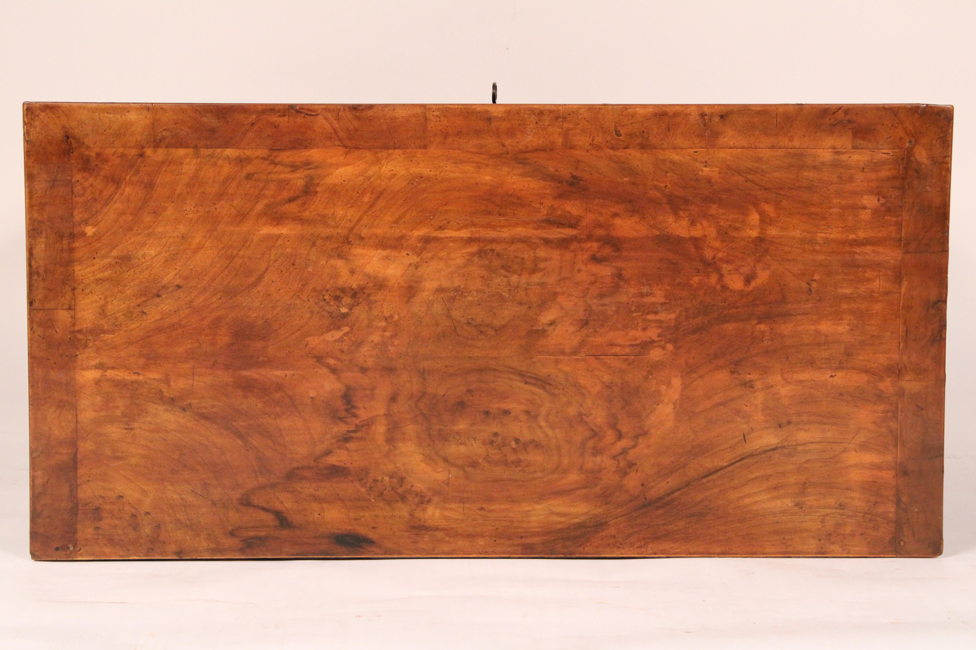 Napoleon III Burl Walnut Two Door Cabinet In condizioni buone in vendita a Laguna Beach, CA