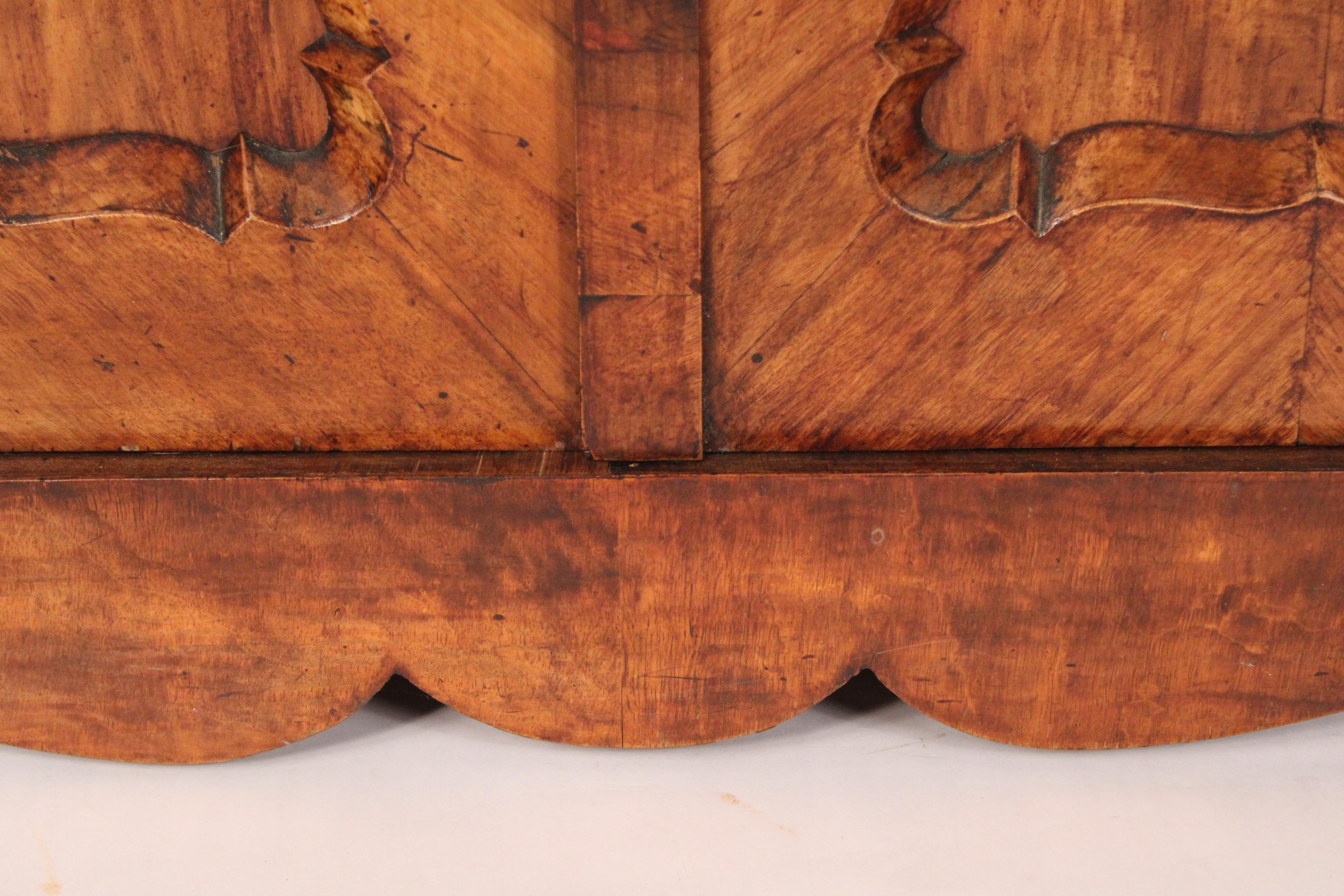 Napoleon III Burl Walnut Two Door Cabinet in vendita 2