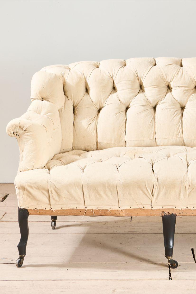 Sofá Napoleón III con respaldo y asiento abotonados y patas cabriolé en Excelente estado para la venta en Malton, GB