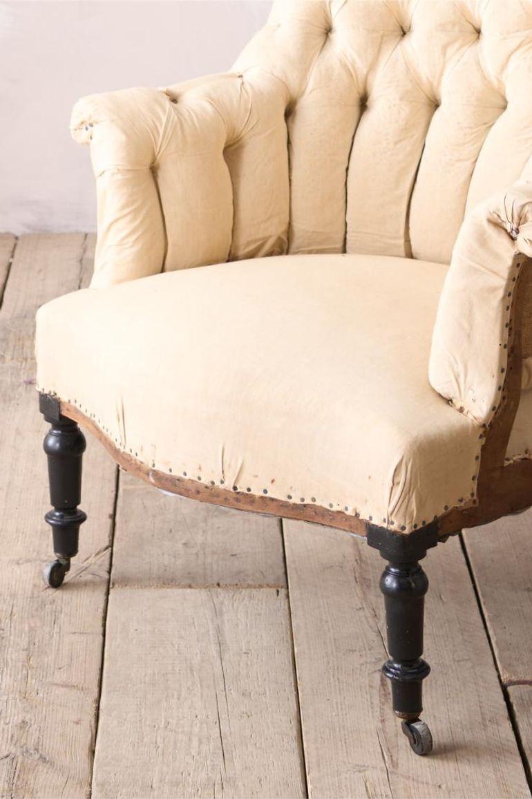 Napoleon III buttoned curved back armchair In Excellent Condition For Sale In Malton, GB