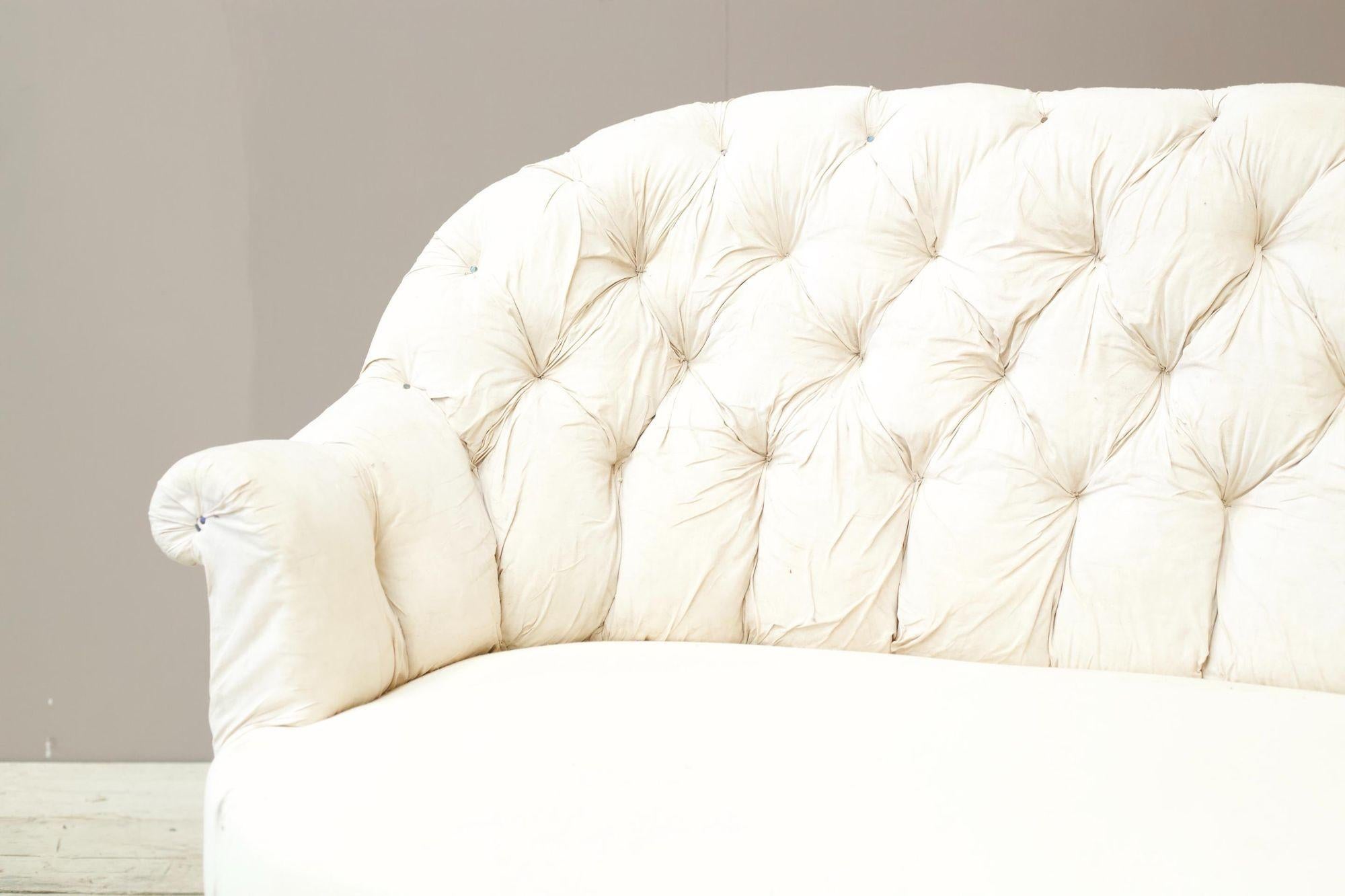 Napoleon III buttoned curved back sofa In Excellent Condition In Malton, GB