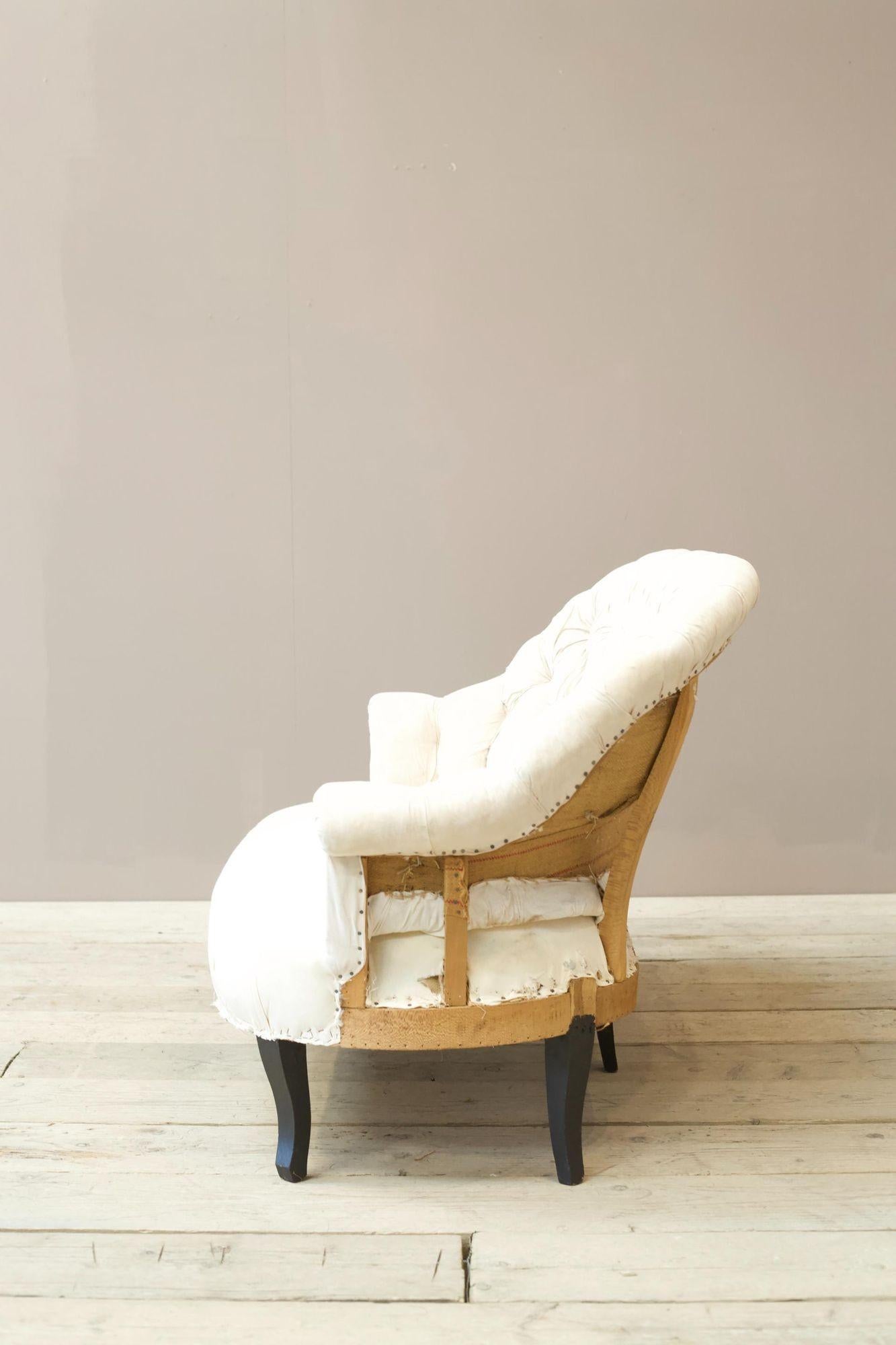 Napoleon III buttoned curved back sofa 1