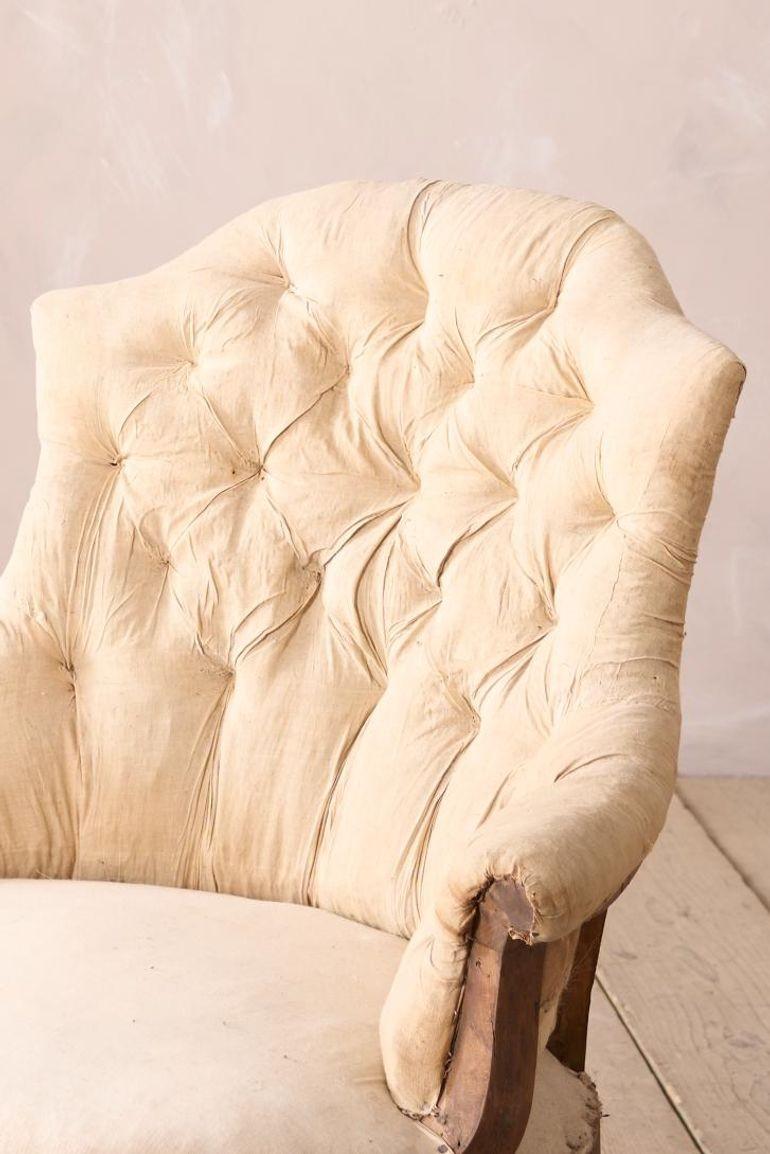 Napoleon III Buttoned shield back armchair In Good Condition For Sale In Malton, GB