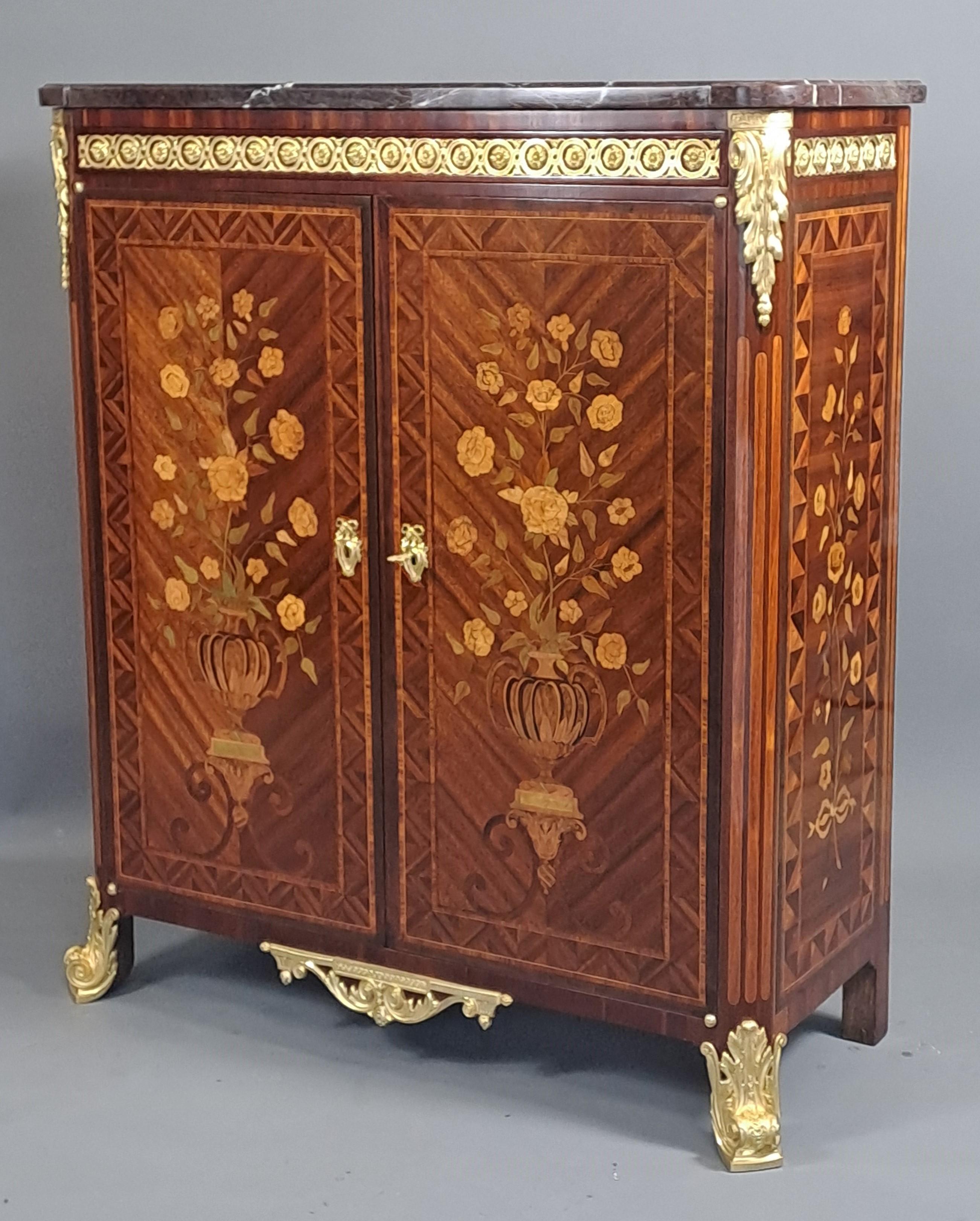Armario Napoleón III en marquetería floral y bronce dorado en venta 3