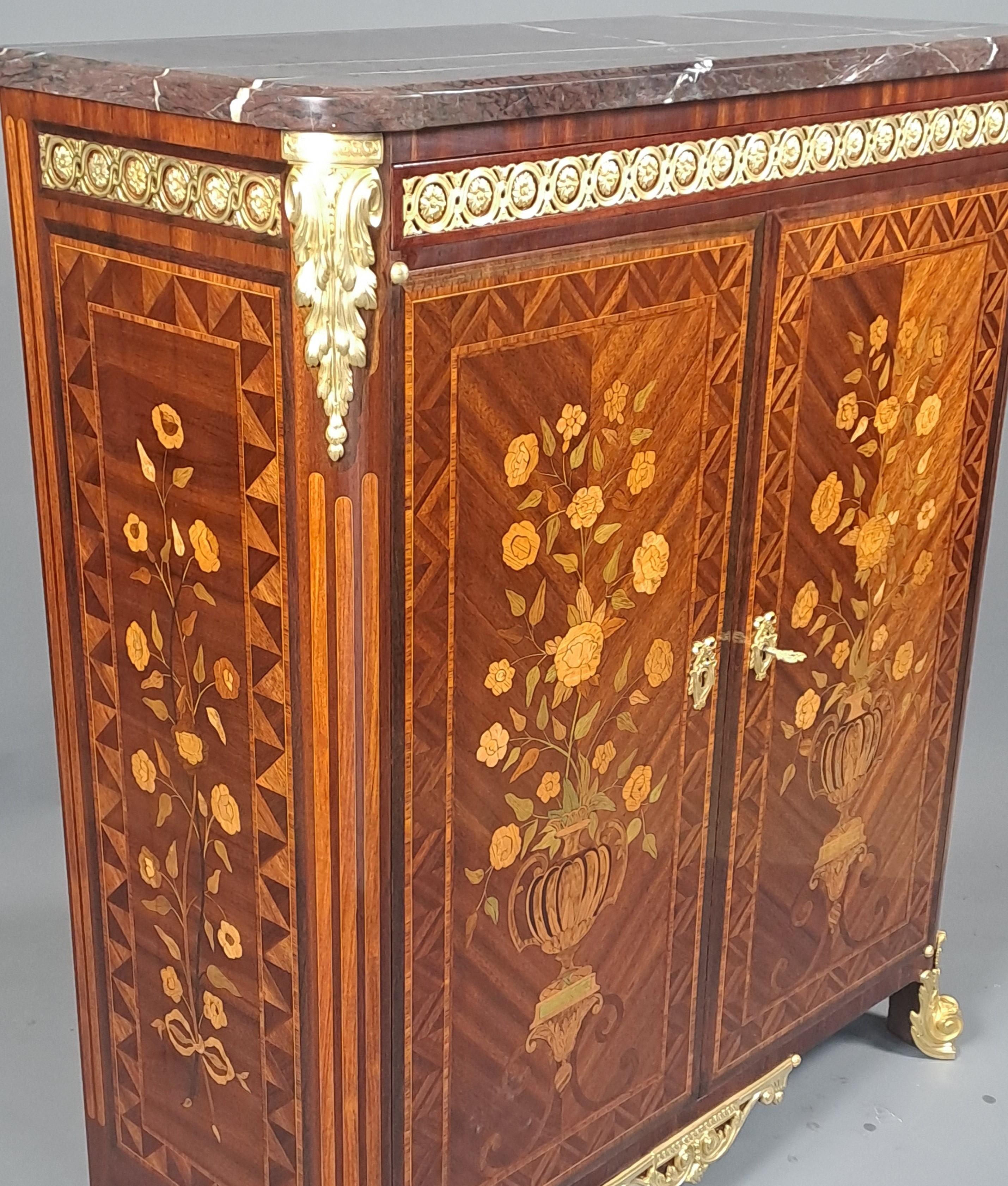 Armario Napoleón III en marquetería floral y bronce dorado en Bueno estado para la venta en BARSAC, FR