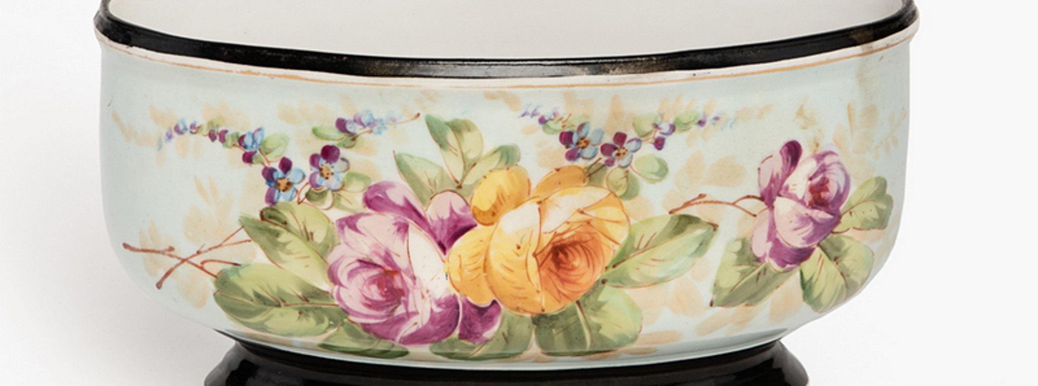 Napoleon III Cachepot in Porcelaine de Paris Hand Painted, France In Good Condition For Sale In Prato, Tuscany