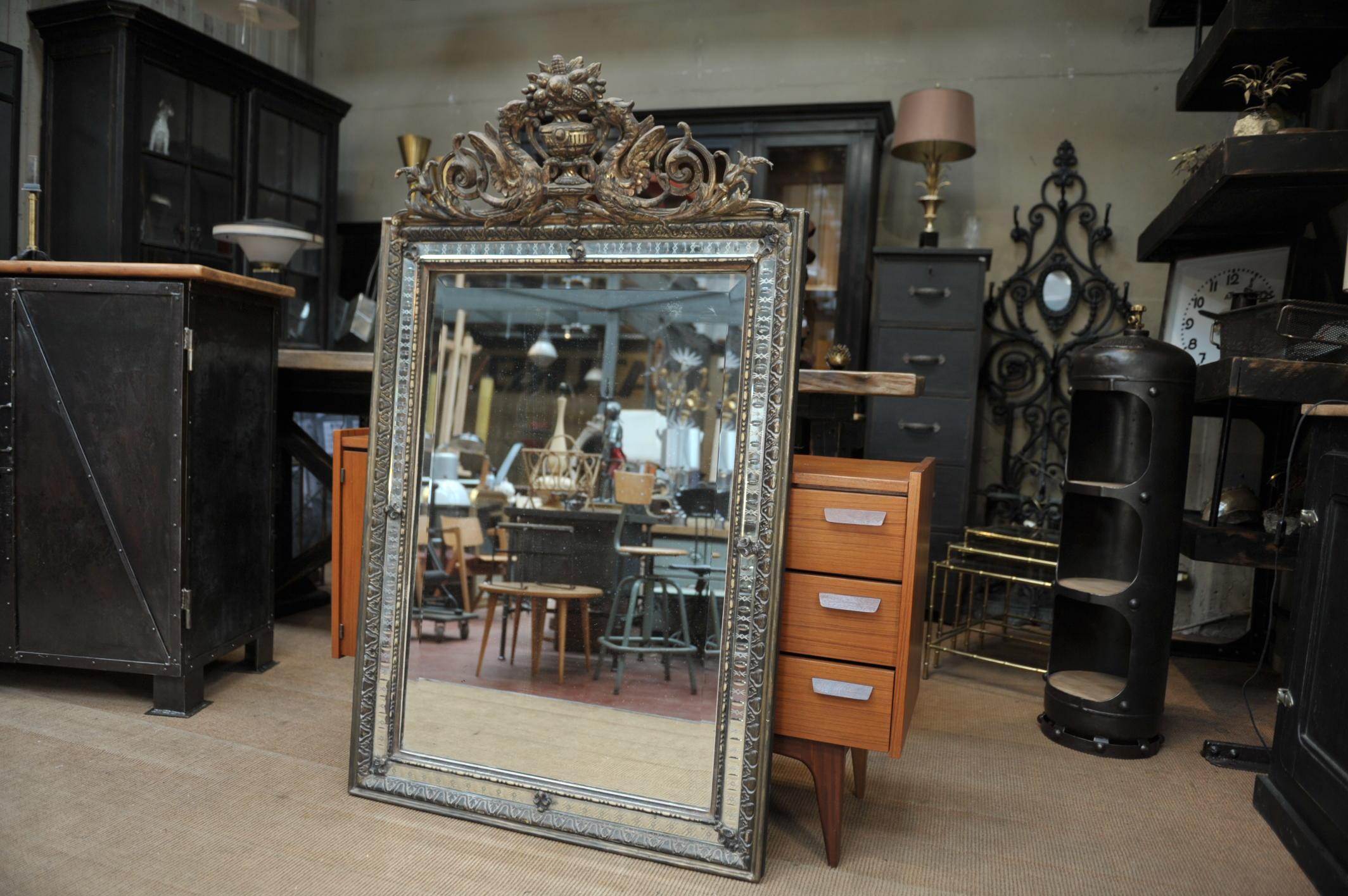Rare Napoleon III carved glass and pine wood mirror, circa 1850. Very nice carve details and good condition