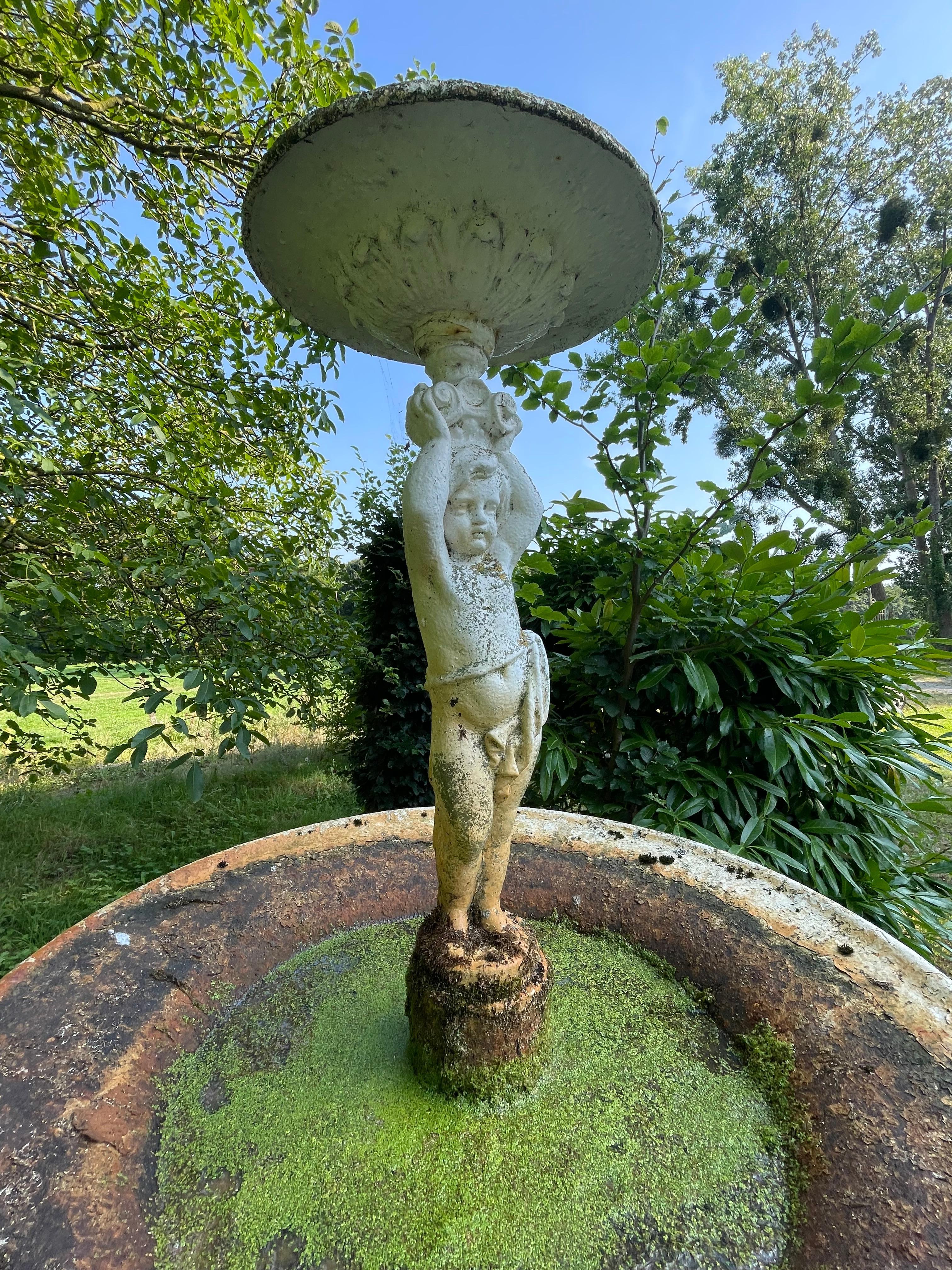 Napoleon III Gusseisen Gartenbrunnen - H 2m30 im Angebot 5
