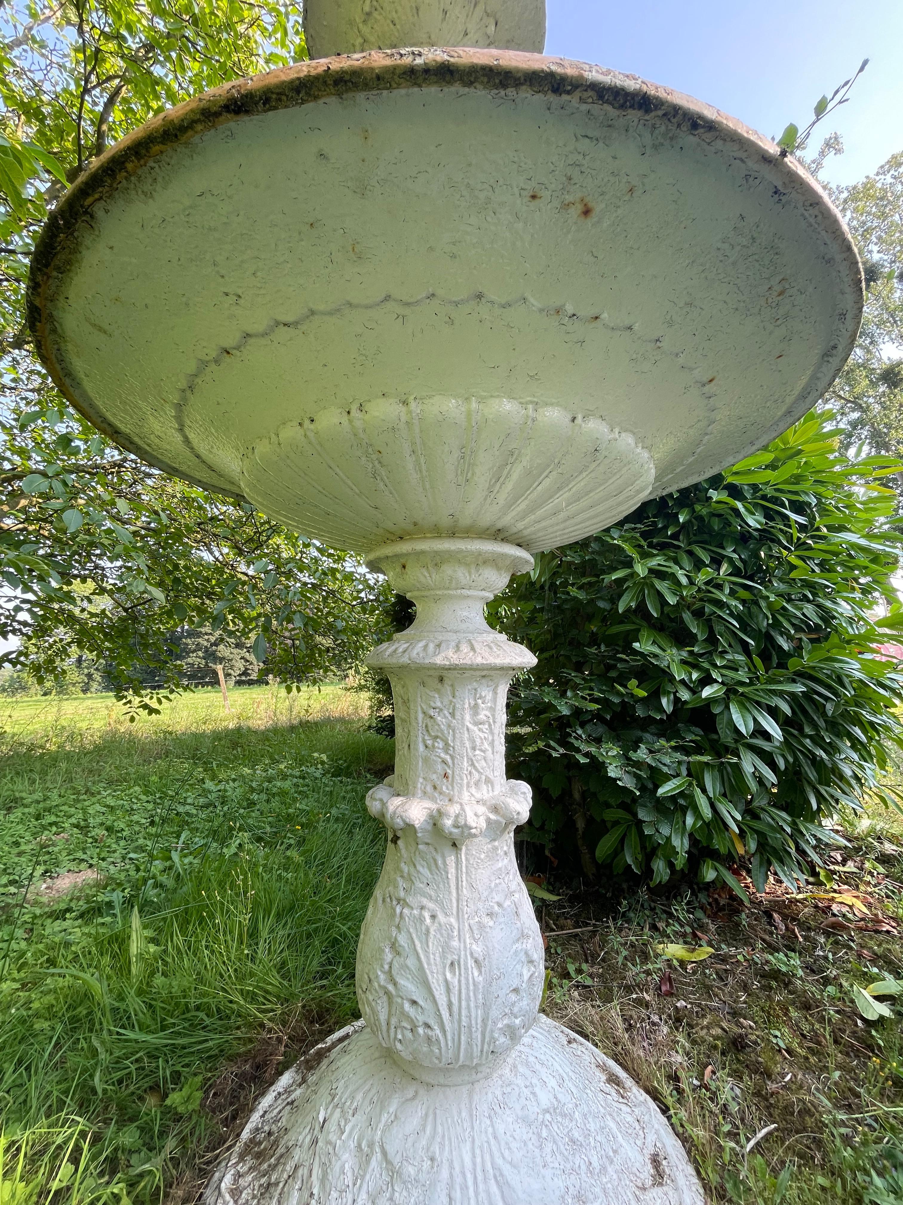 Napoleon III Gusseisen Gartenbrunnen - H 2m30 im Angebot 9