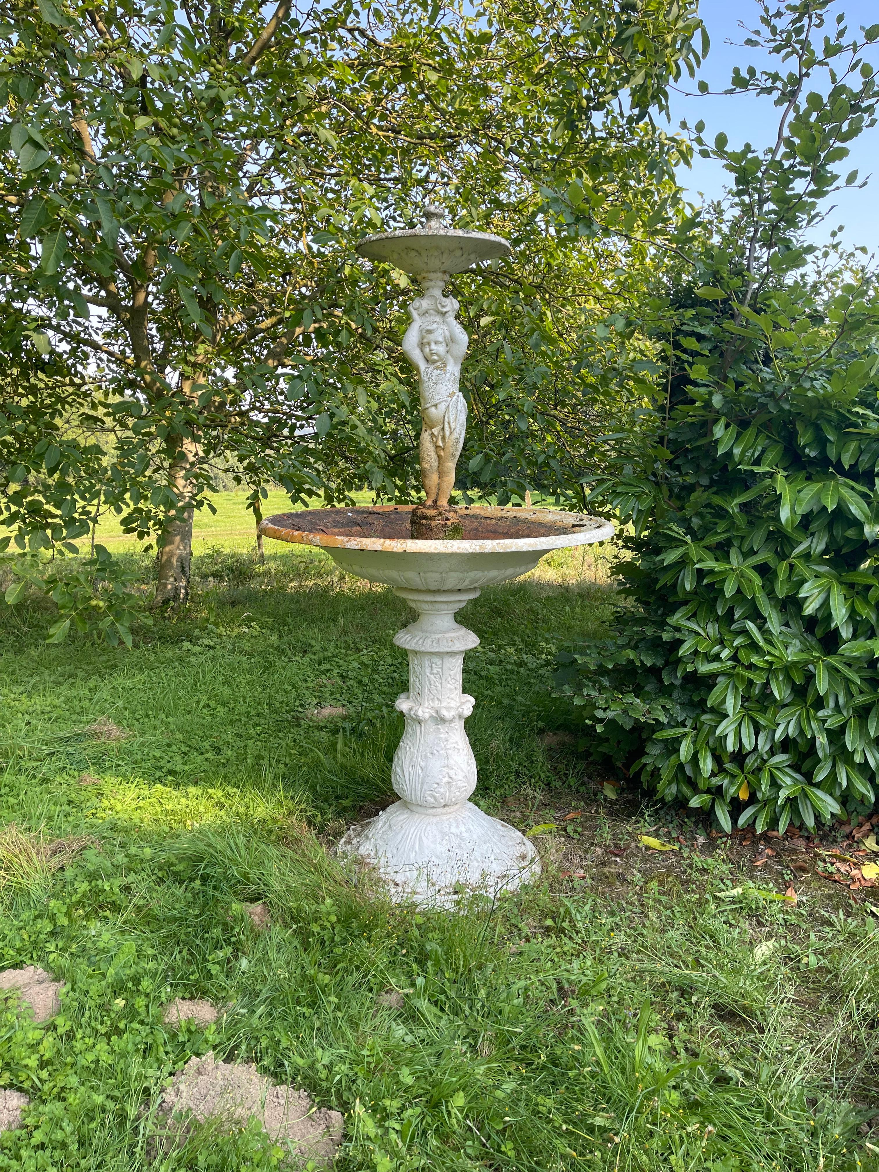 Napoleon III Gusseisen Gartenbrunnen - H 2m30 (Französisch) im Angebot