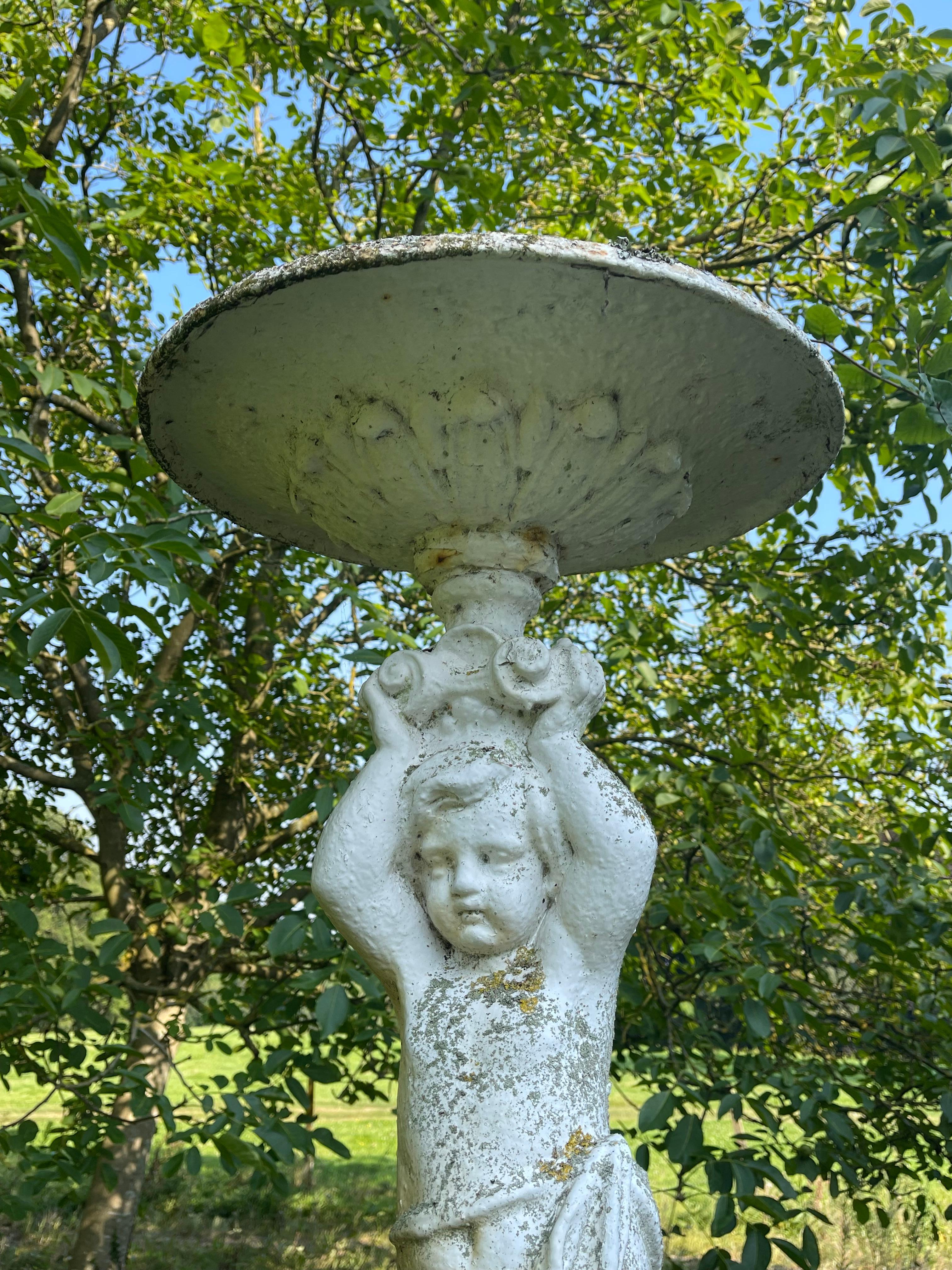 Napoleon III Gusseisen Gartenbrunnen - H 2m30 (19. Jahrhundert) im Angebot