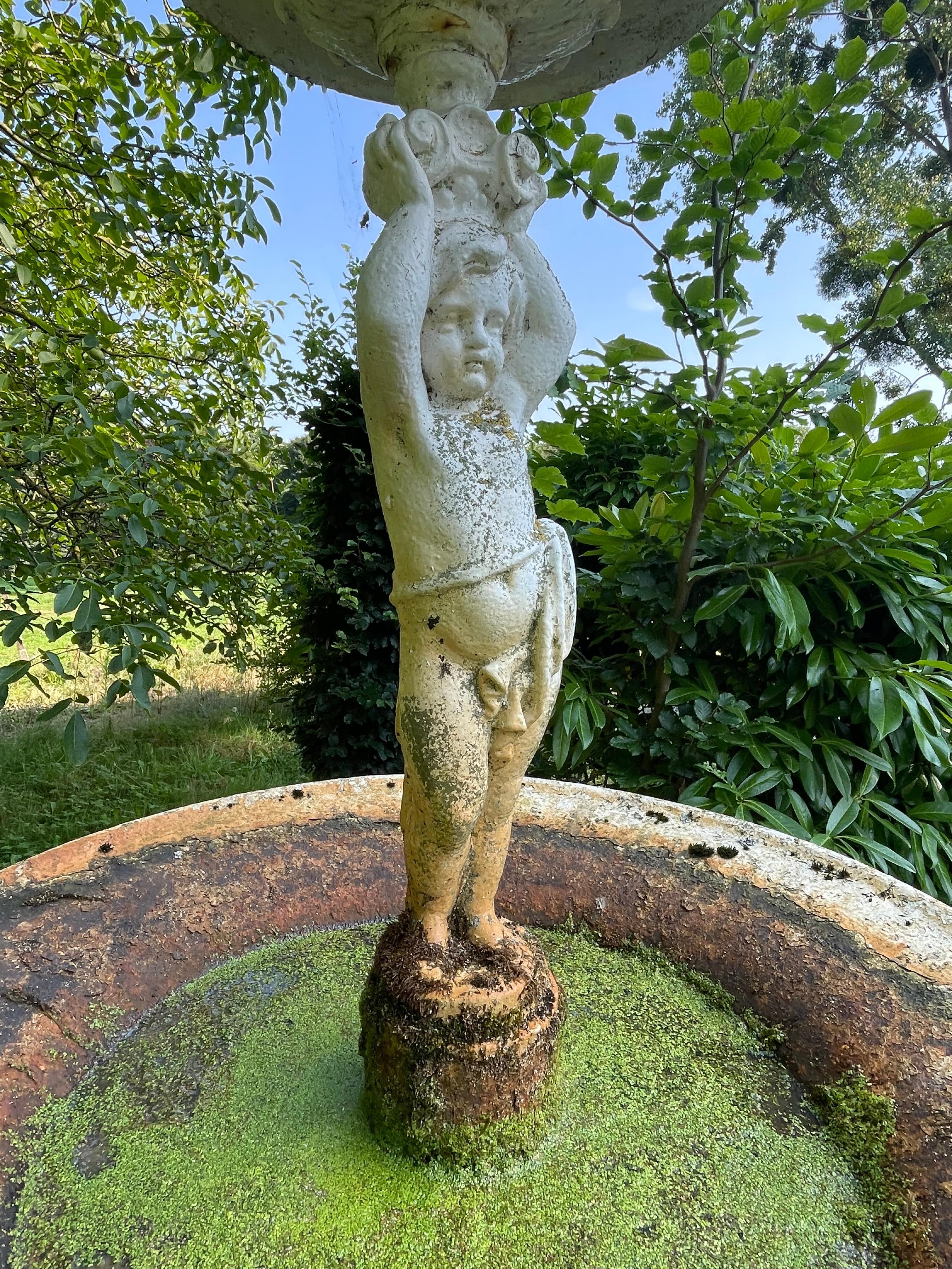 Napoleon III Gusseisen Gartenbrunnen - H 2m30 im Angebot 3