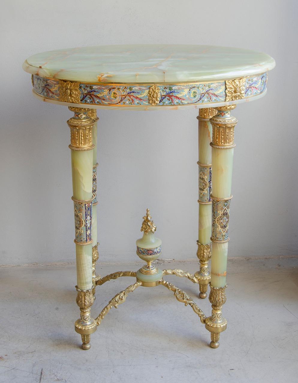  Napoleon III Center Table In Good Condition In Buenos Aires, Argentina
