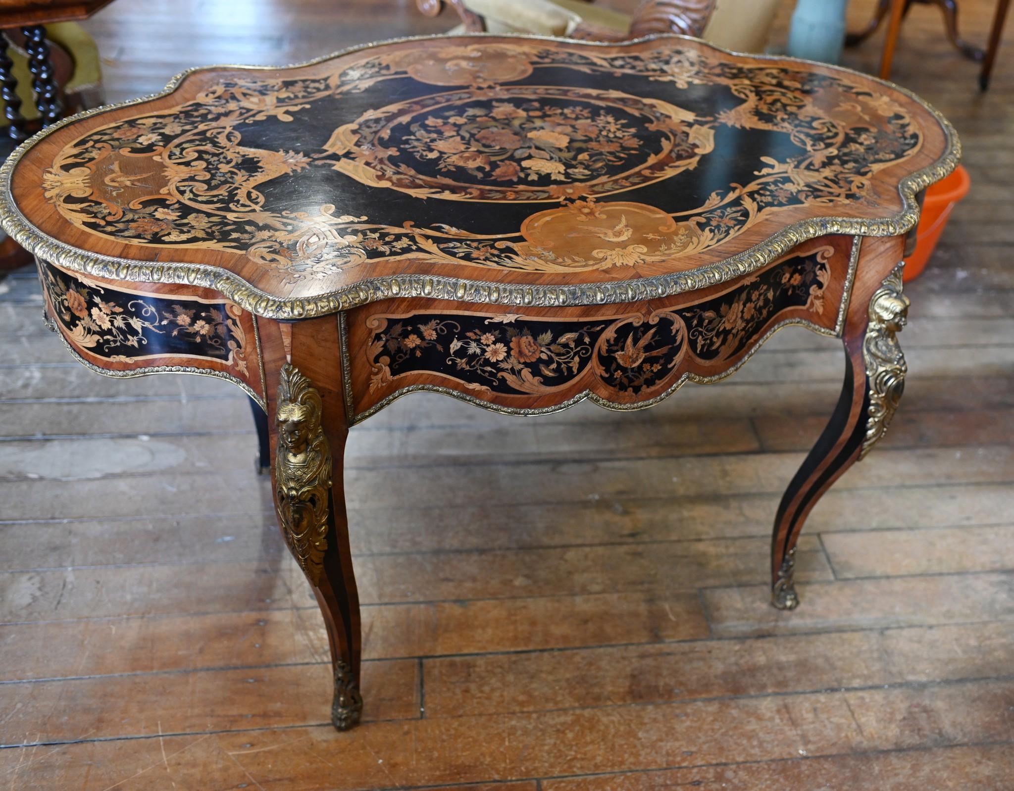 Mid-19th Century Napoleon III Centre Table Inlay Violin Form For Sale