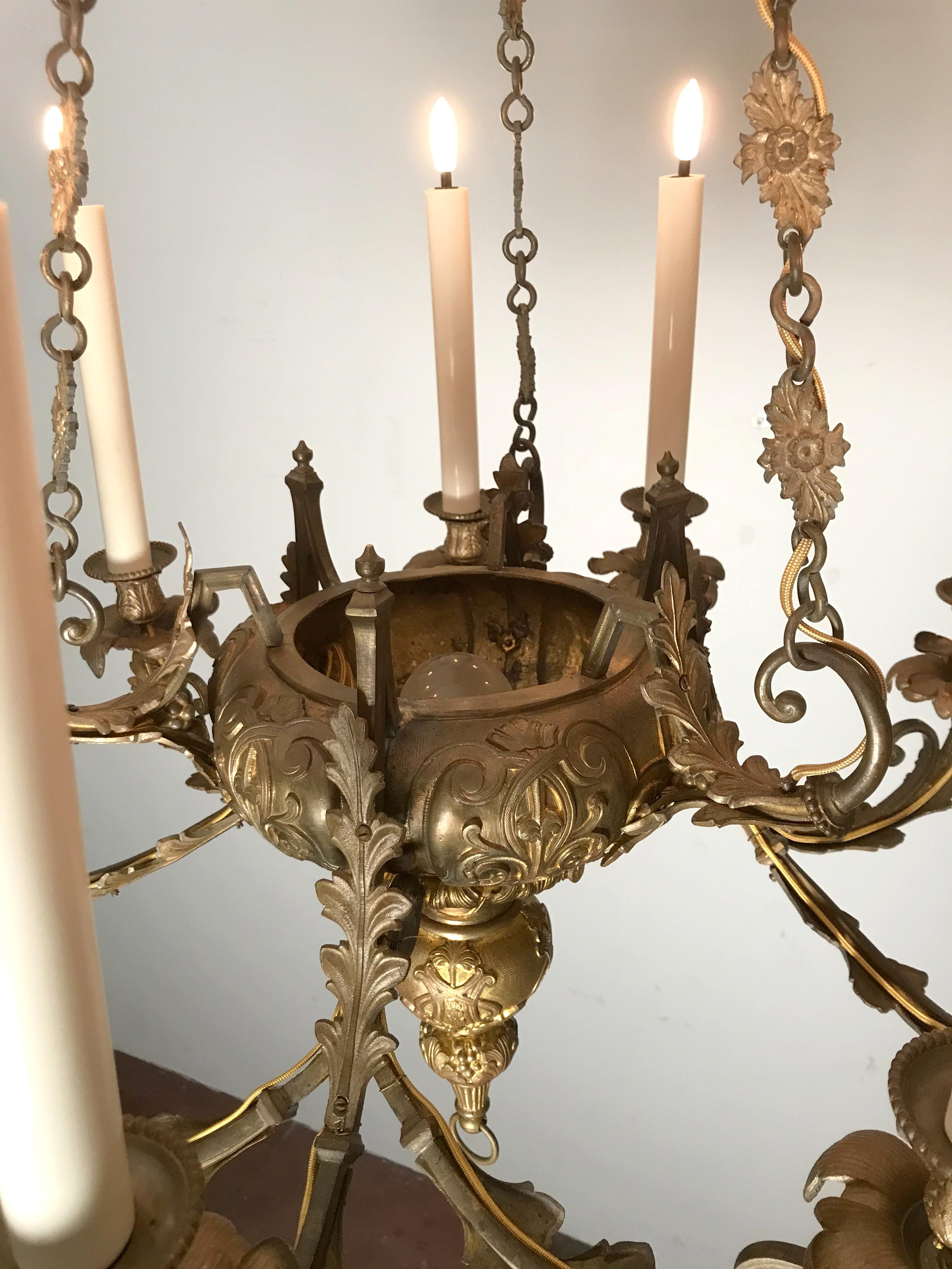 Napoleon III.-Kronleuchter aus Bronze mit sechs Lichtern und sechs Leuchten im Angebot 4