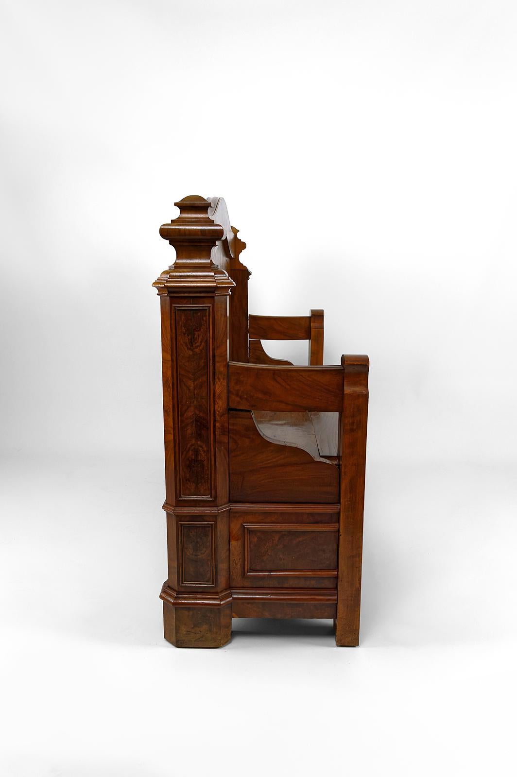 Carved Napoleon III chest bench in walnut, France, circa 1860 For Sale