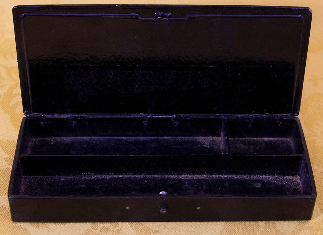 Napoleon III Chinese Lacquer Box and Tray Writing Kit, Circa 1870 5