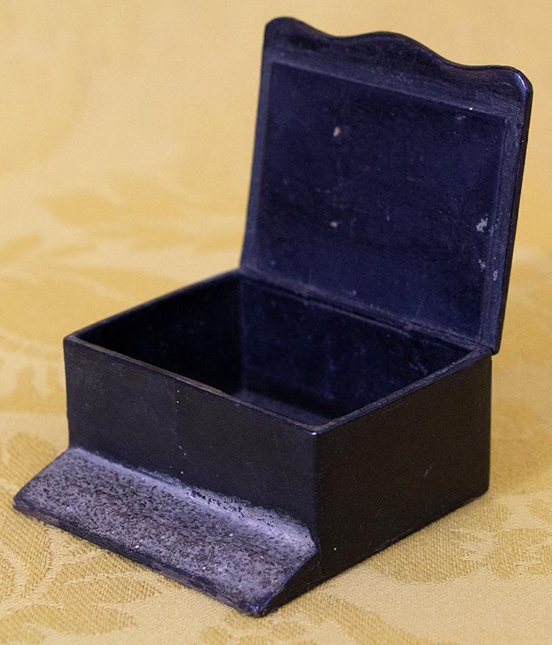 Napoleon III Chinese Lacquer Box and Tray Writing Kit, Circa 1870 8