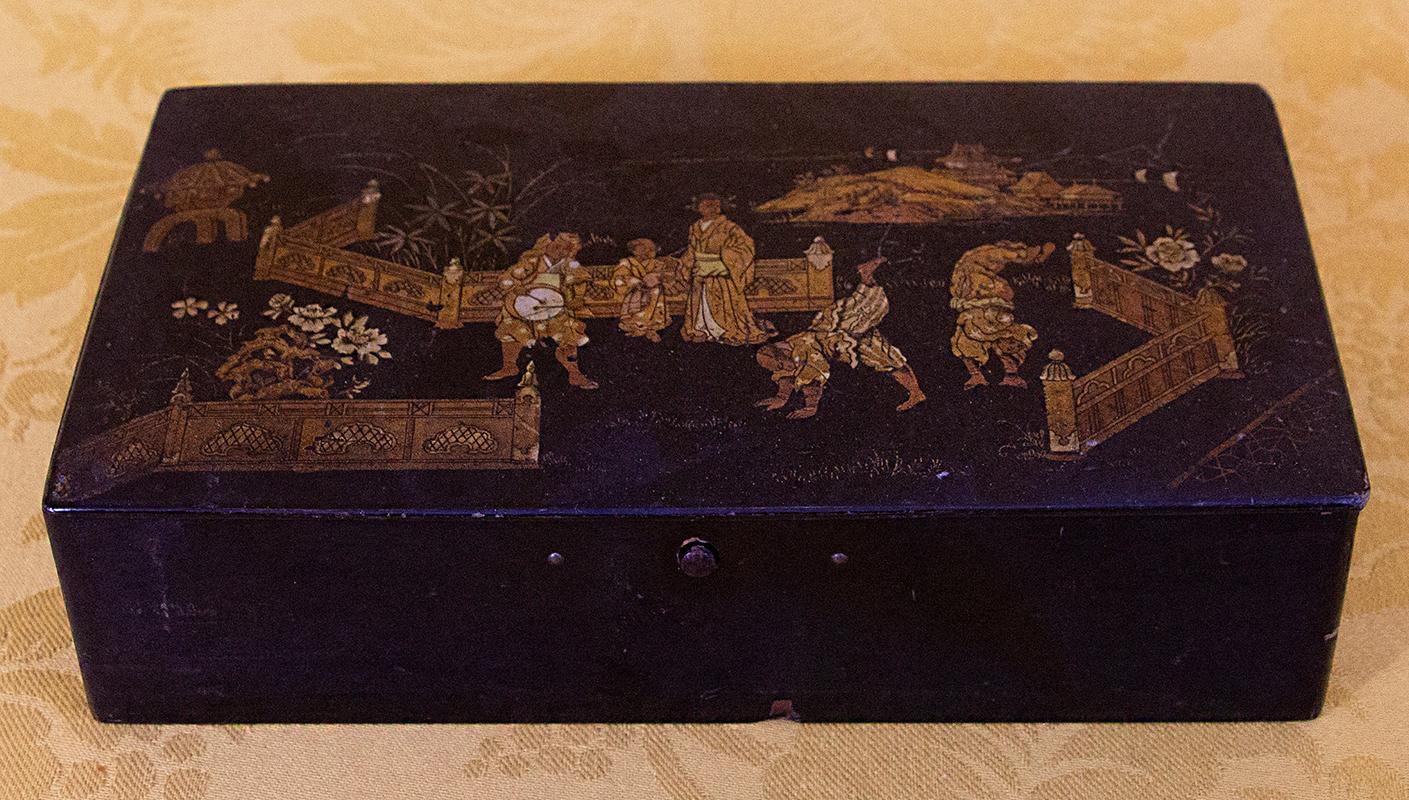 Napoleon III Chinese Lacquer Box and Tray Writing Kit, Circa 1870 1