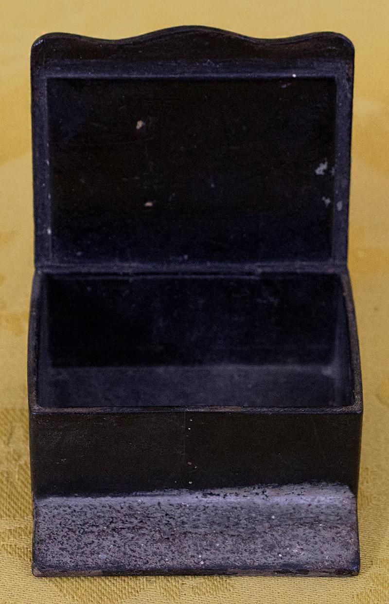 Napoleon III Chinese Lacquer Box and Tray Writing Kit, Circa 1870 4
