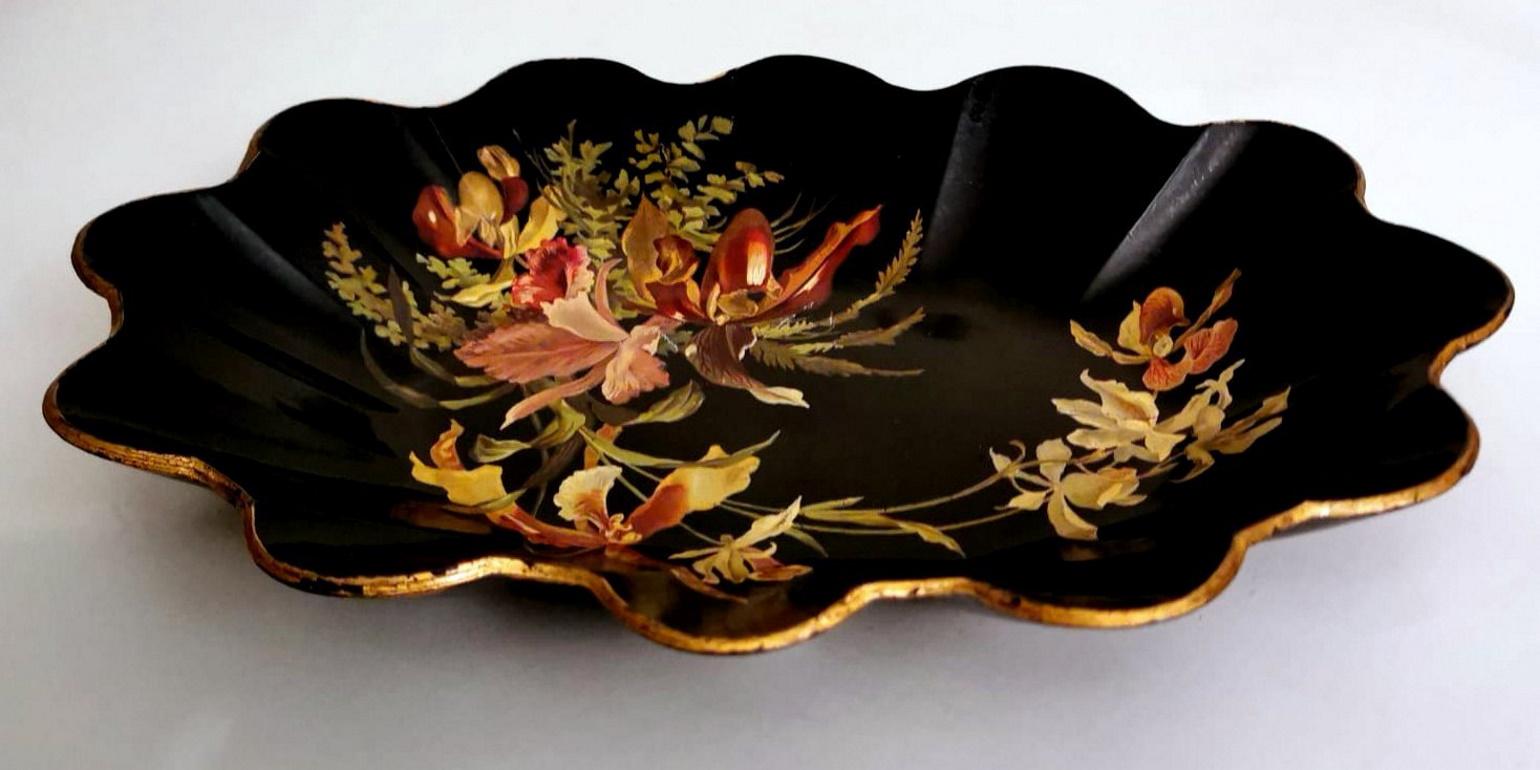 Napoleon III Chinoserie French Lobed Basket In Hand-Decorated Papier-Maché For Sale 7