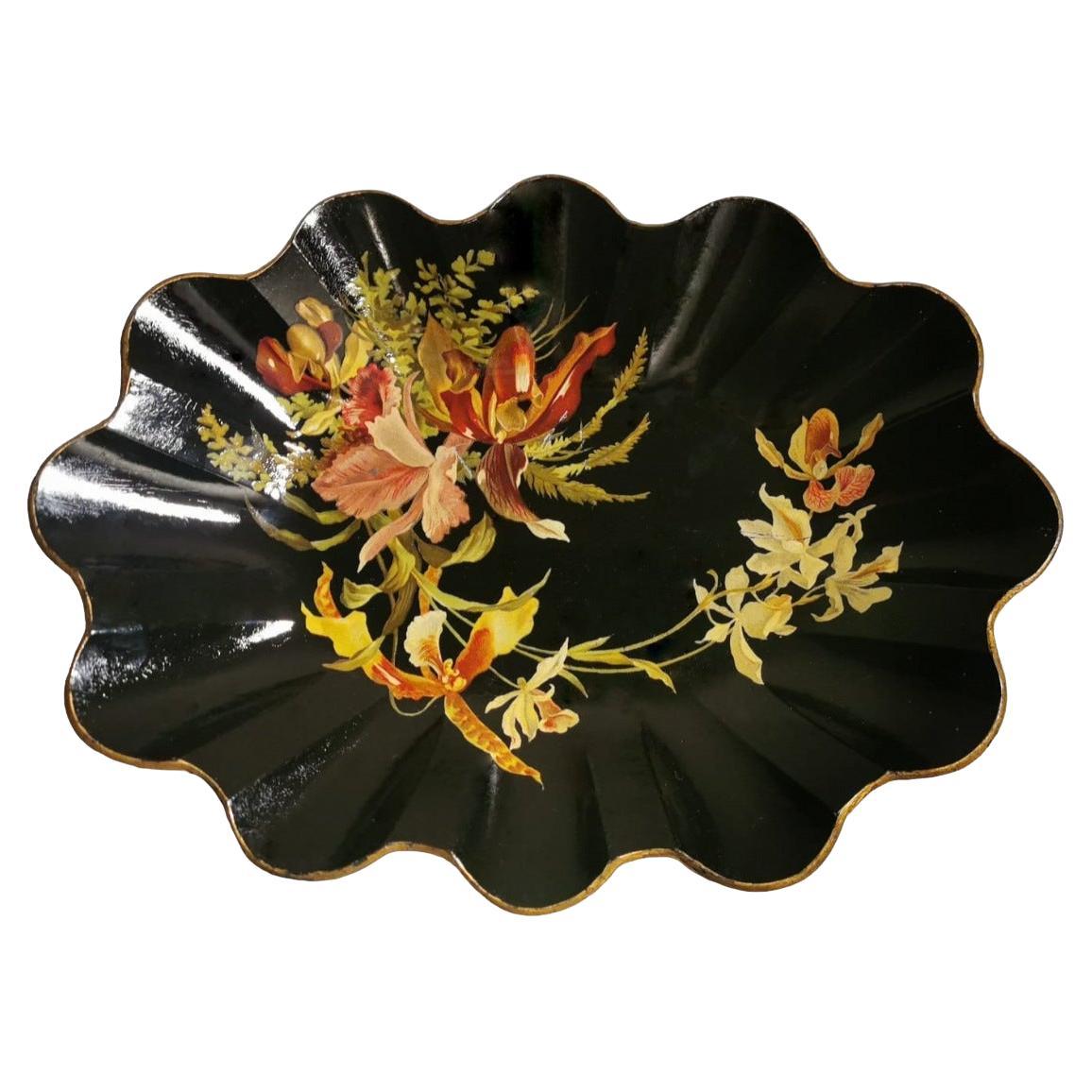 Napoleon III Chinoserie French Lobed Basket In Hand-Decorated Papier-Maché For Sale