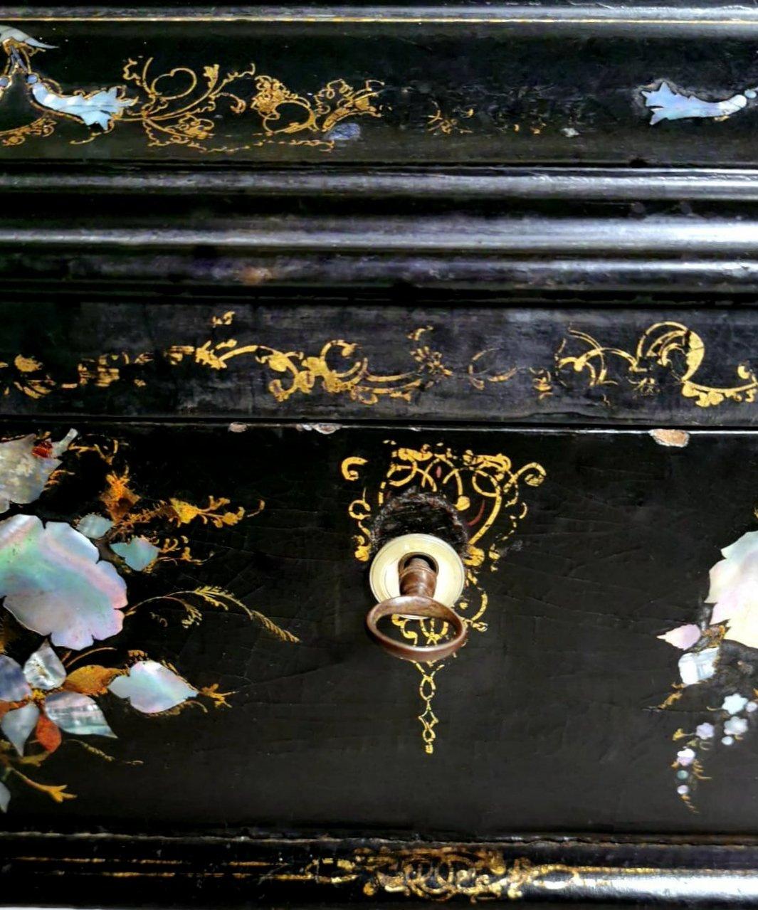 Napoleon III Chinoserie Large French Box with Decorations 2