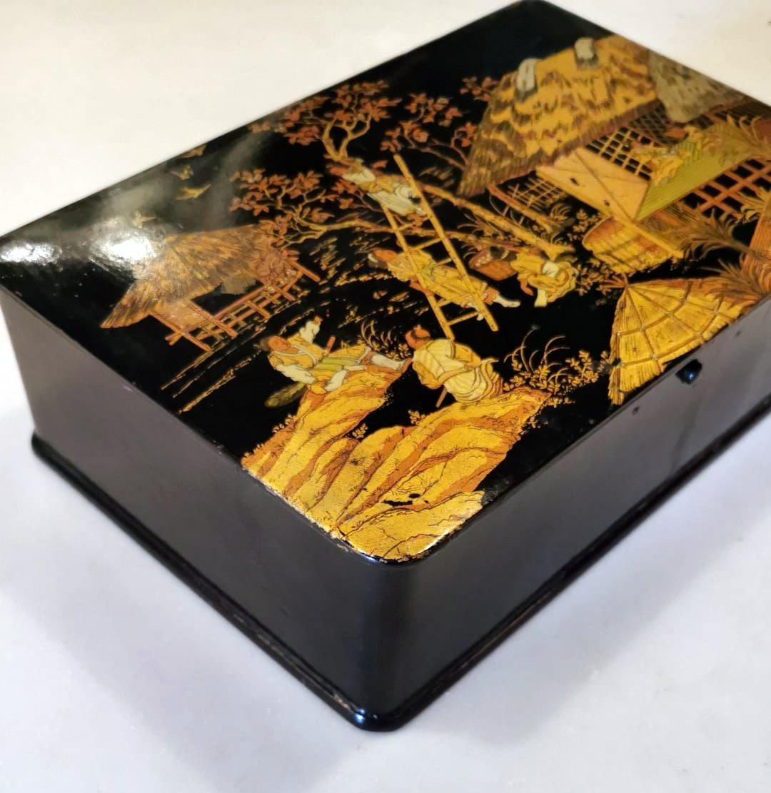 19th Century Napoleon III Chinoserie Style French Rectangular Box in Papier-maché