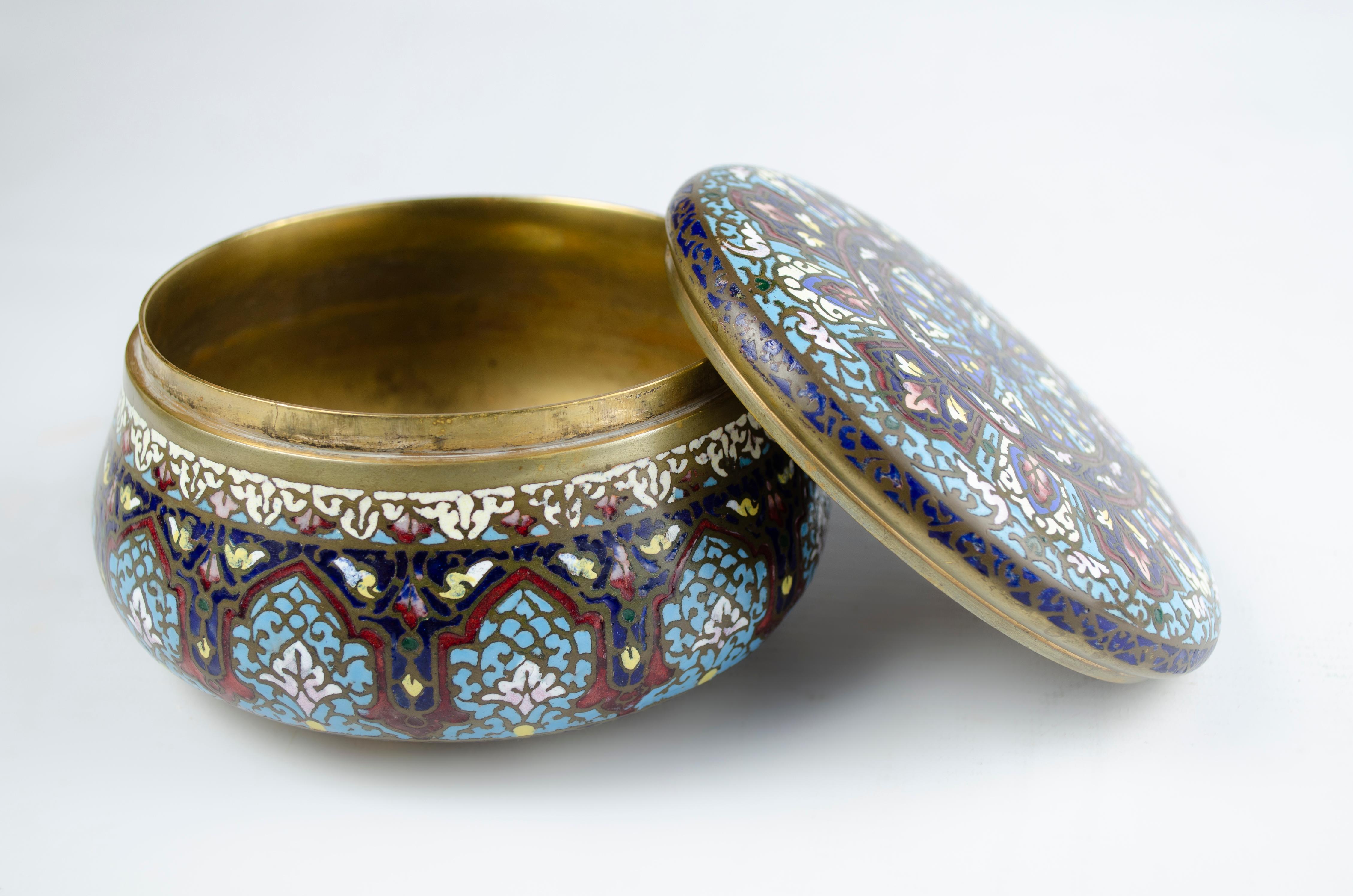 Napoleon III circular enamel box
Material bronze and Cloisonne enamel
Origin France Circa 1870
19th century
Excellent quality and excellent condition
Natural wear on its patina
Its interior is vermiel
The Napoleon III style had its heyday during the