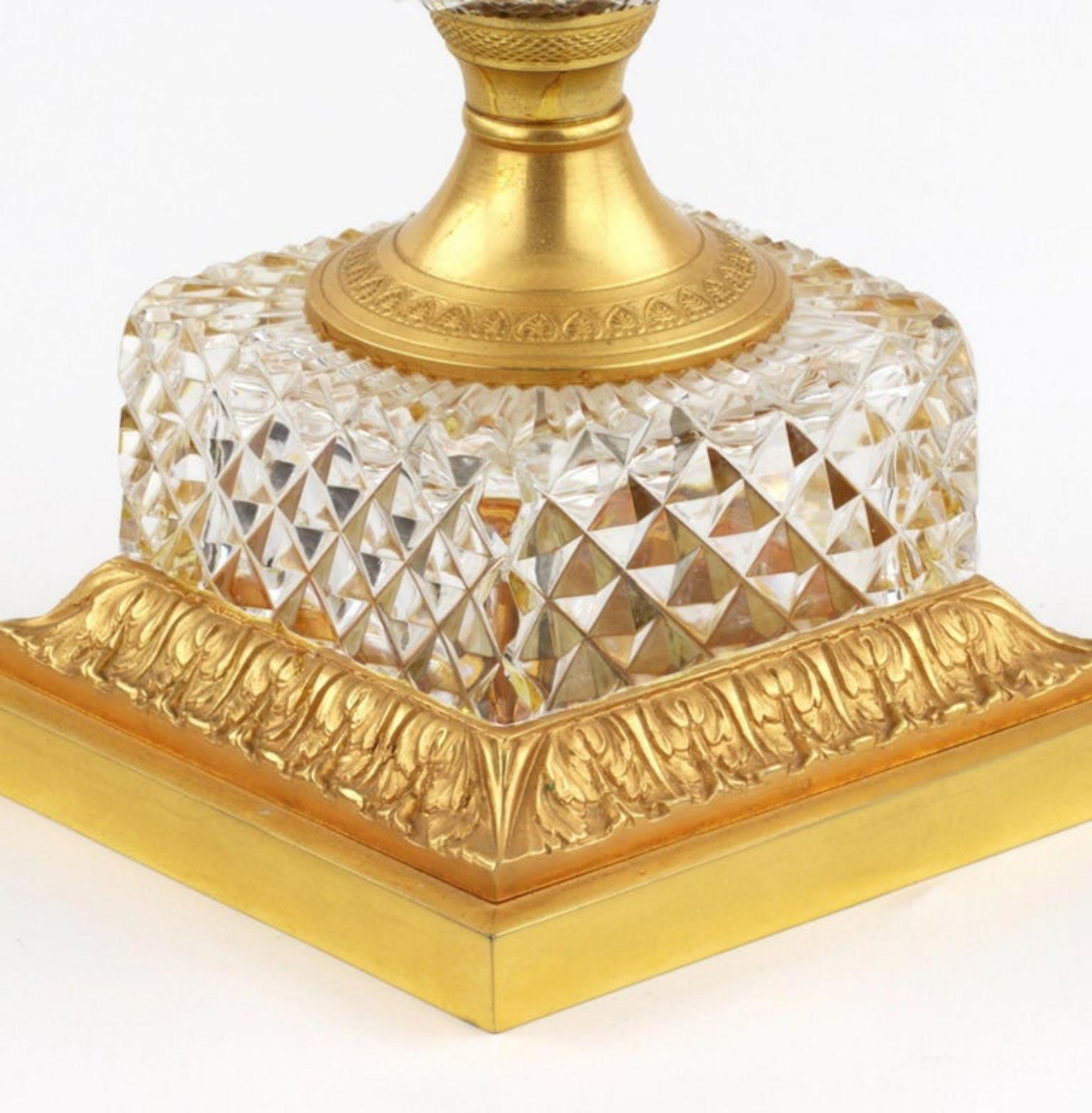 Fait main Vase en cristal Napoléon III, Empire, France 19e siècle avec vidéo en vente