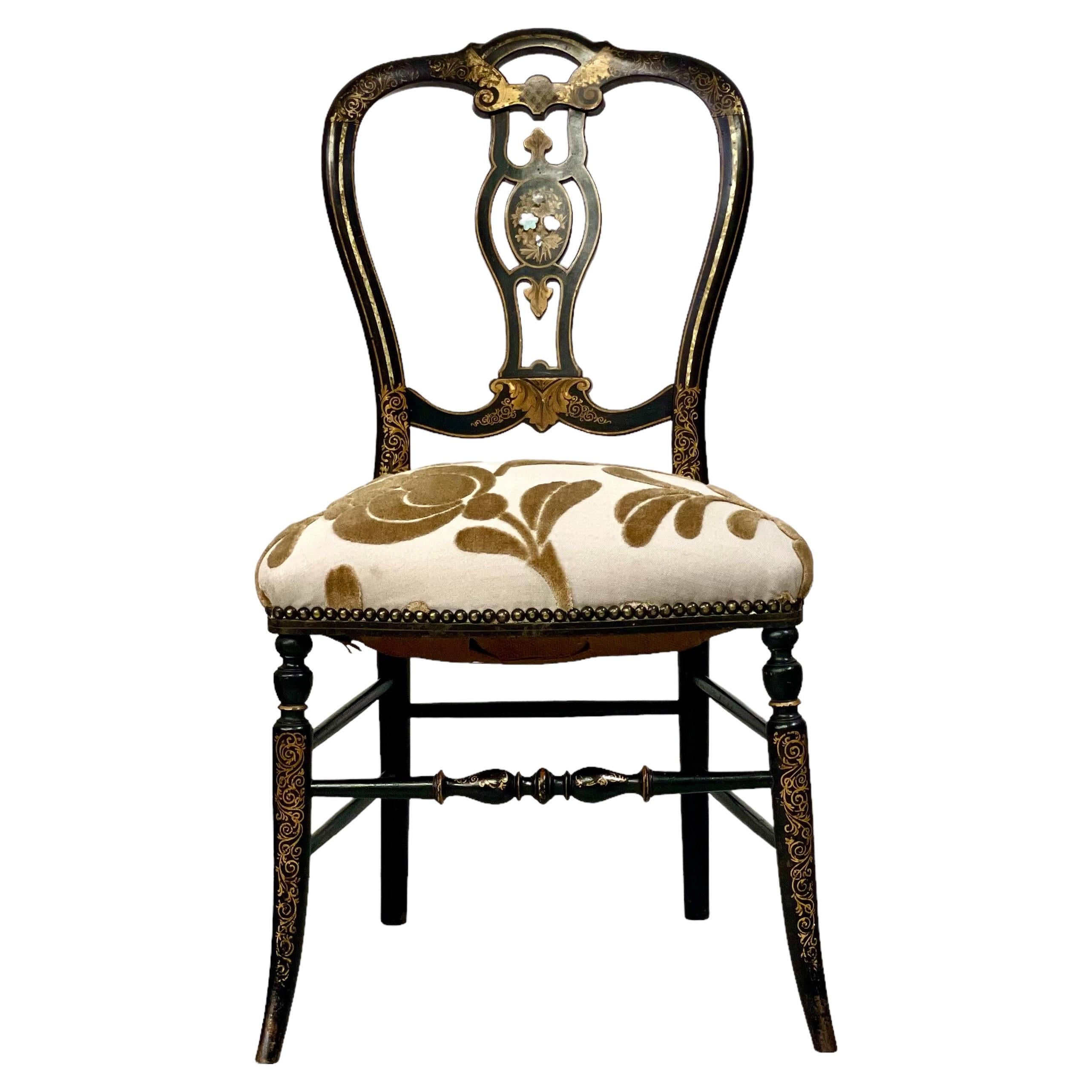 Chaise ancienne française datant de la période Napoléon III 