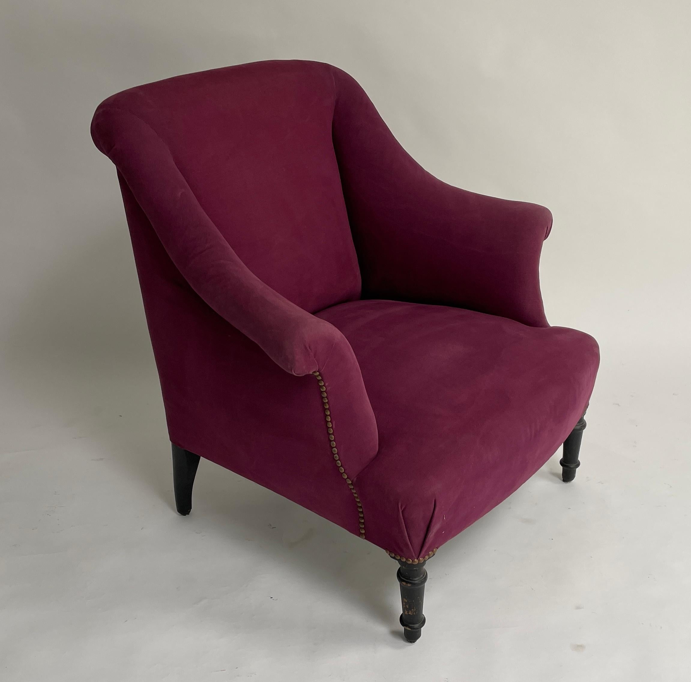 Original zweiteilige Duchesse Brisee. Sessel und Ottomane. Solider Zustand mit Leinenpolsterung und Nagelköpfen. Air Stuhl Abmessungen sind B: 26