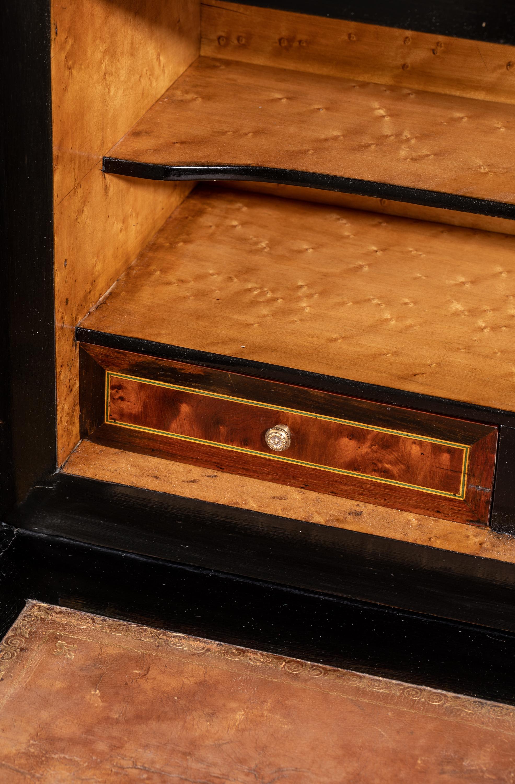 Chiffoniere Napoleone III in ebano con scrivania, intarsi in ottone in vendita 4