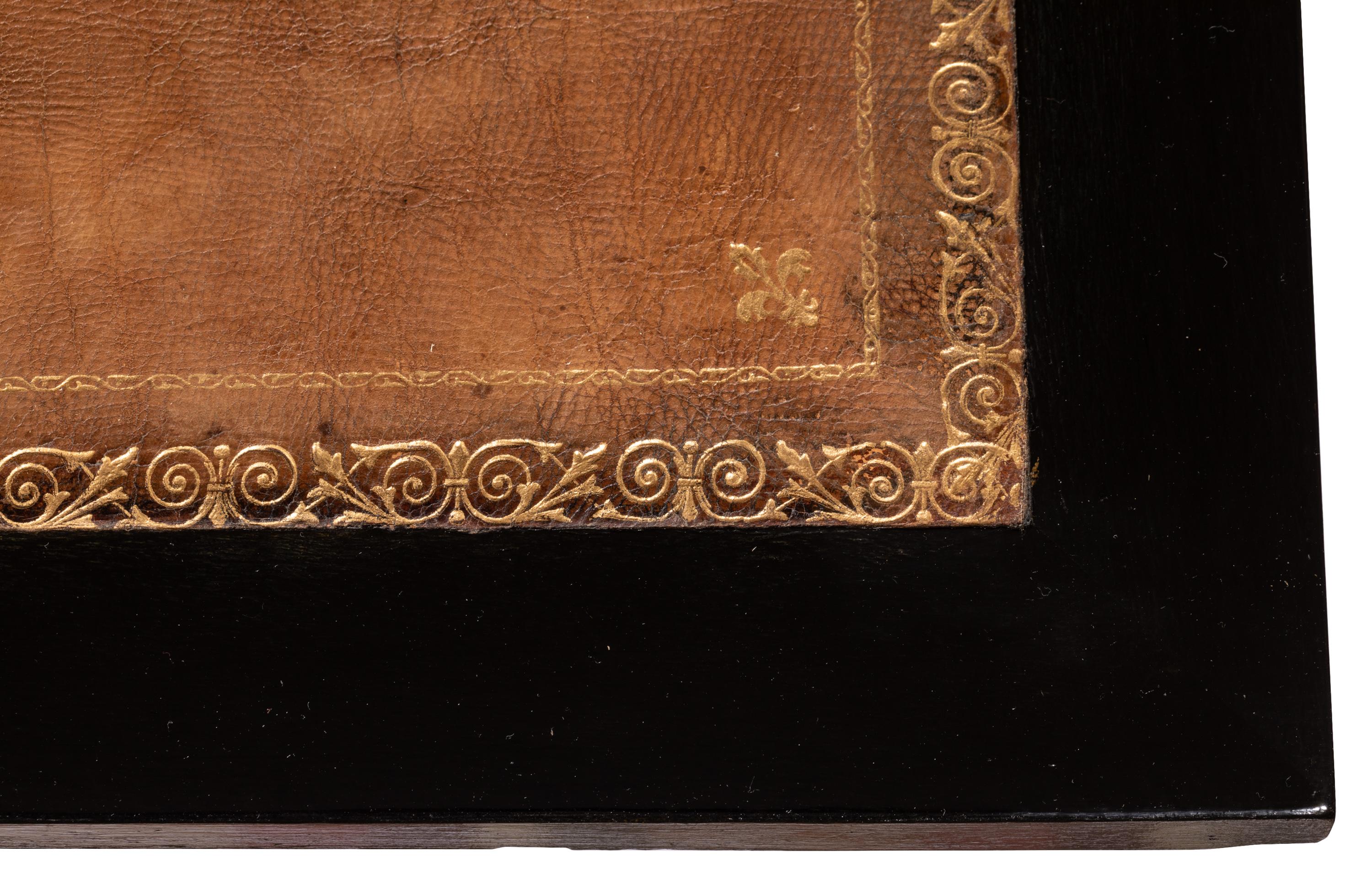 Chiffoniere Napoleone III in ebano con scrivania, intarsi in ottone in vendita 6
