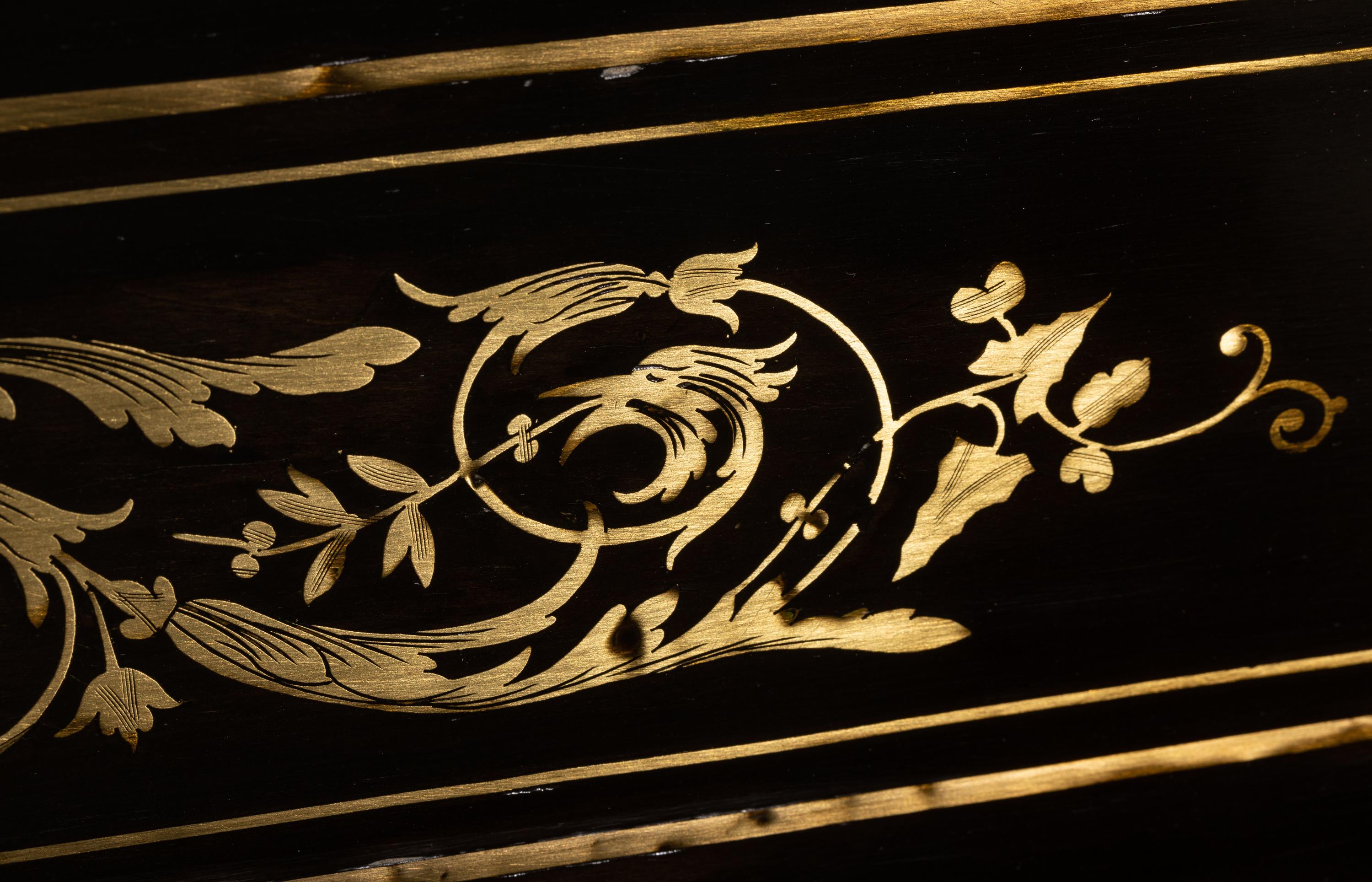 Chiffoniere Napoleone III in ebano con scrivania, intarsi in ottone in vendita 8