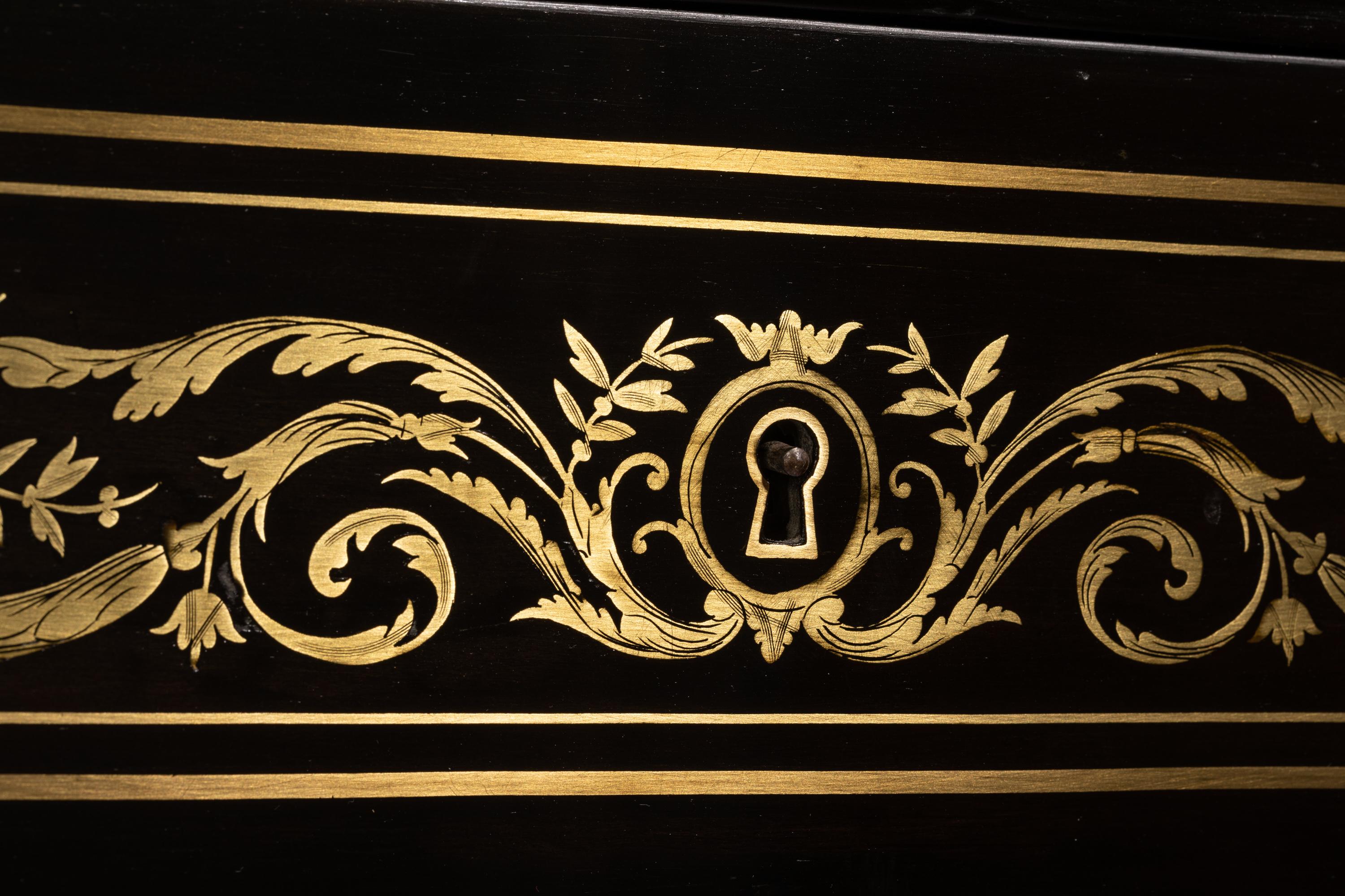 Chiffoniere Napoleone III in ebano con scrivania, intarsi in ottone in vendita 11